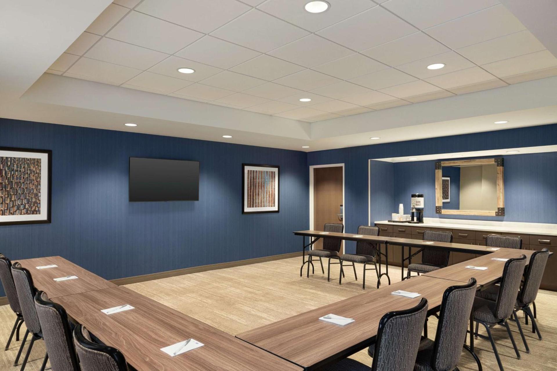 Hampton Inn & Suites Overland Park South photo 22