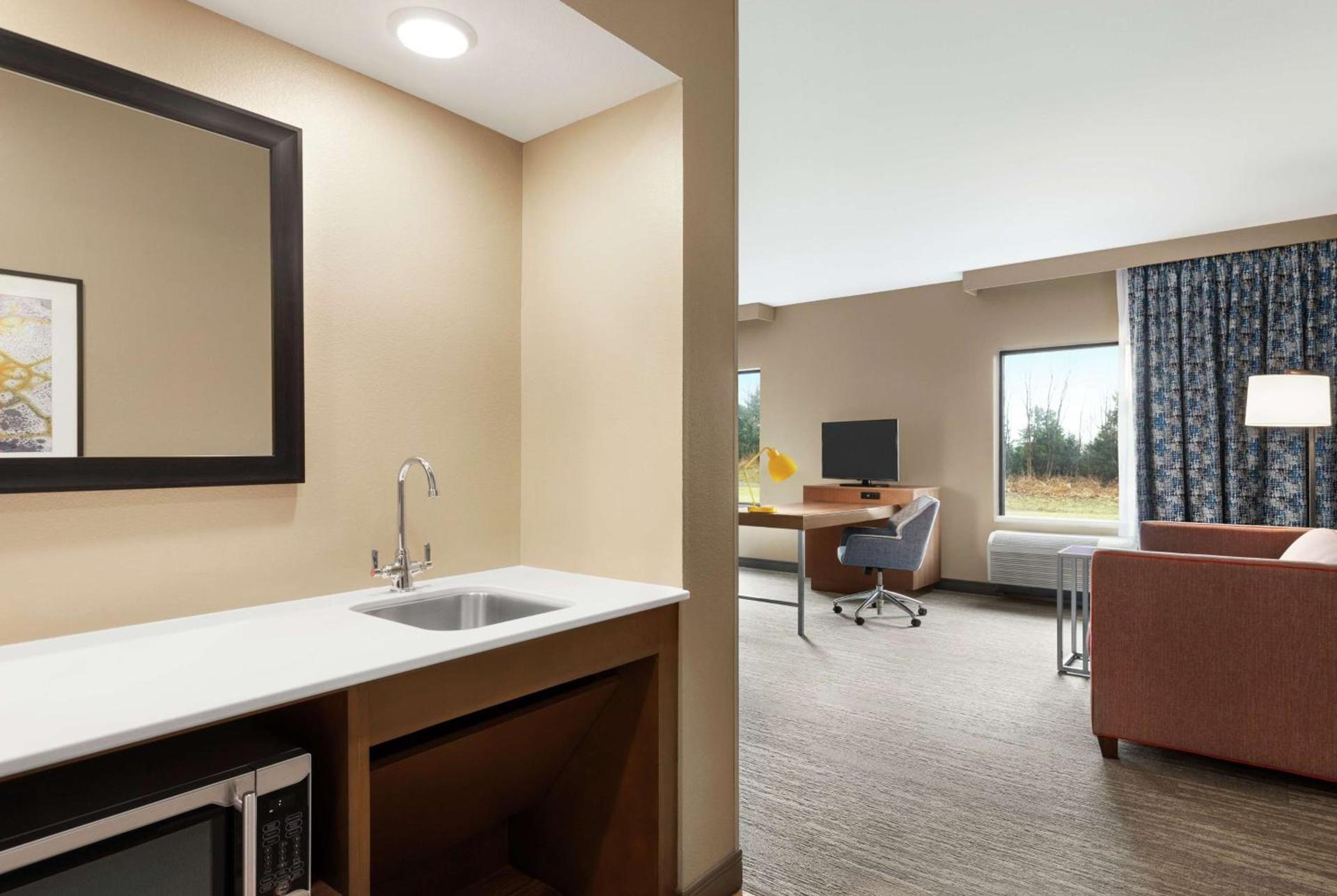 Hampton Inn & Suites Overland Park South photo 26