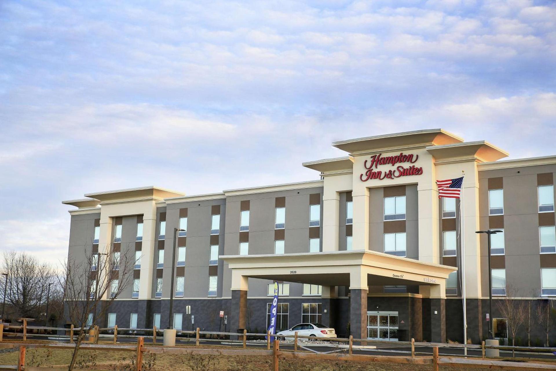 Hampton Inn & Suites Mount Laurel/Moorestown photo 1