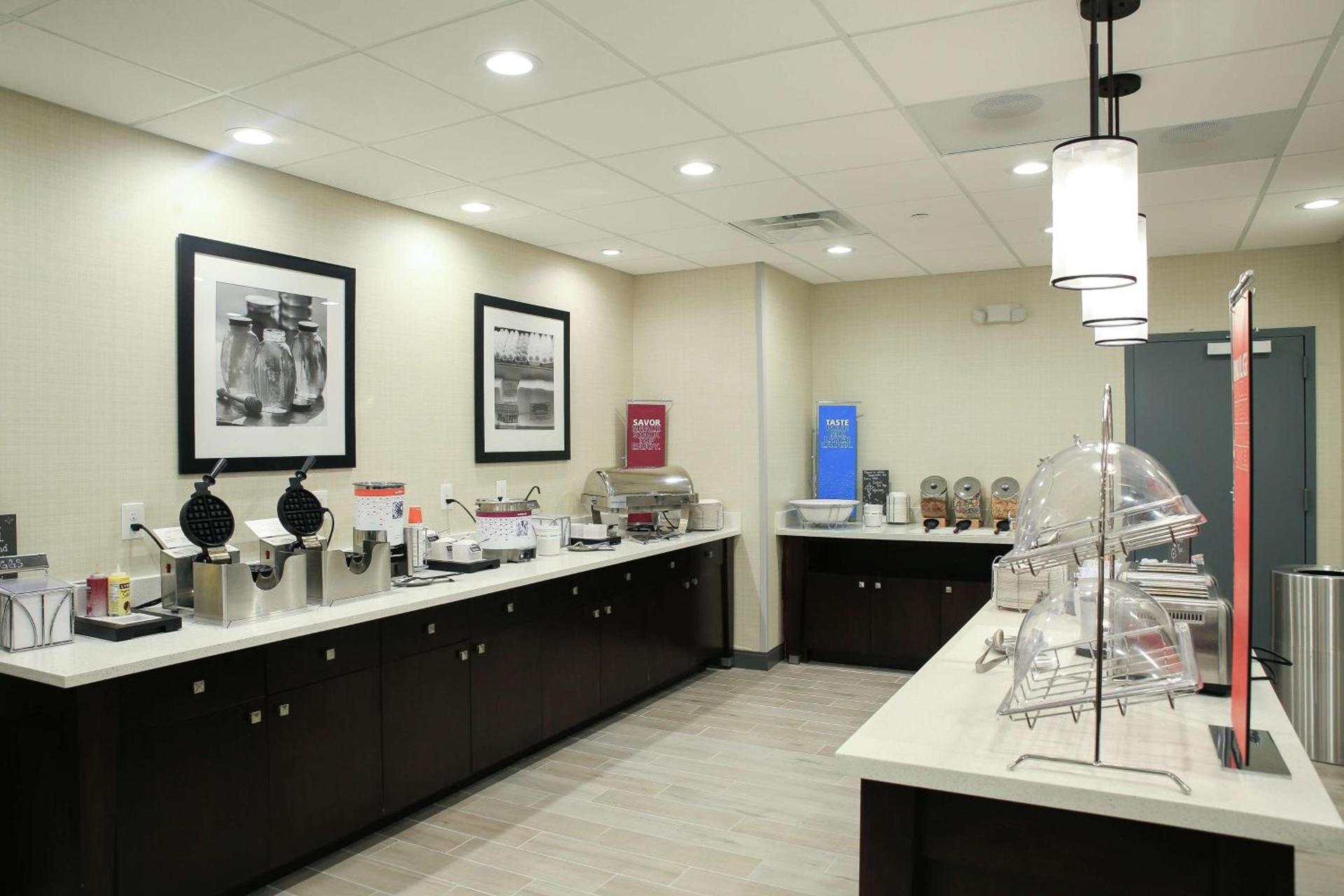 Hampton Inn & Suites Mount Laurel/Moorestown photo 4