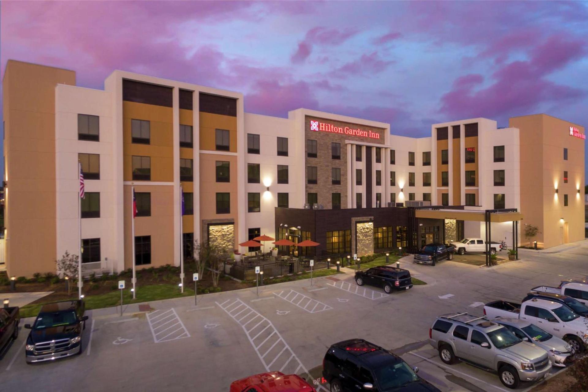 Hilton Garden Inn Waco photo 1