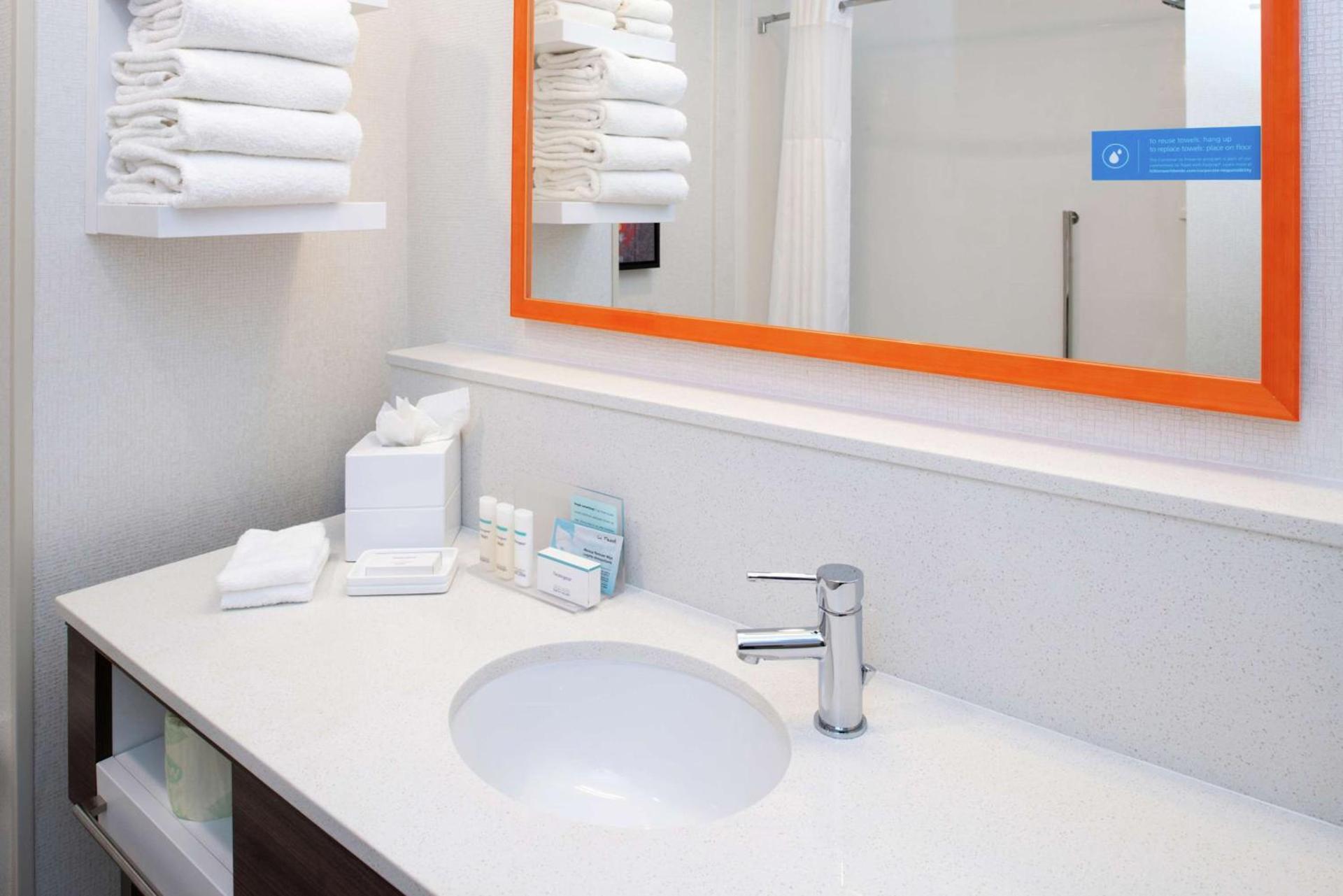 Hampton Inn & Suites Buena Park photo 31