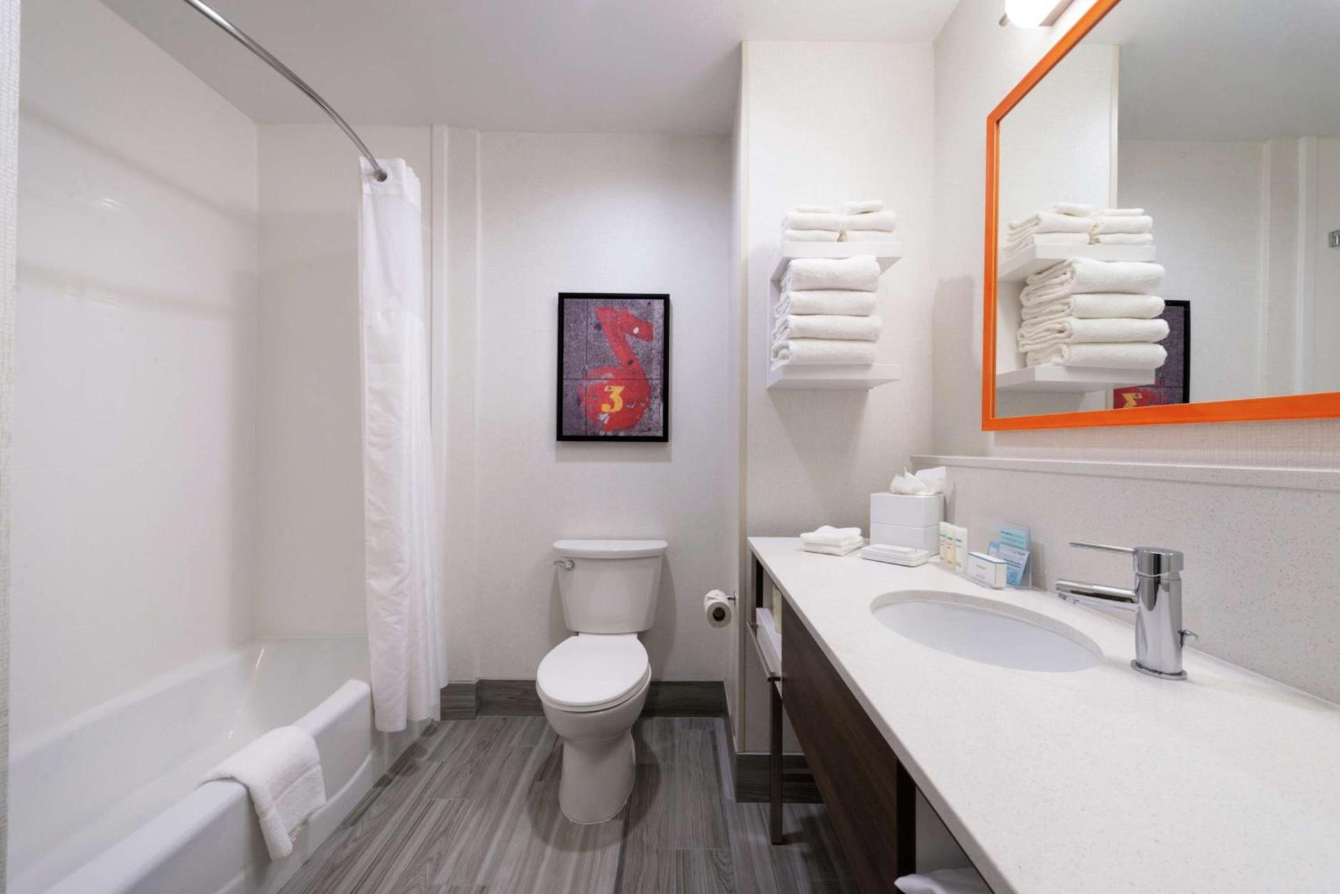 Hampton Inn & Suites Buena Park photo 35