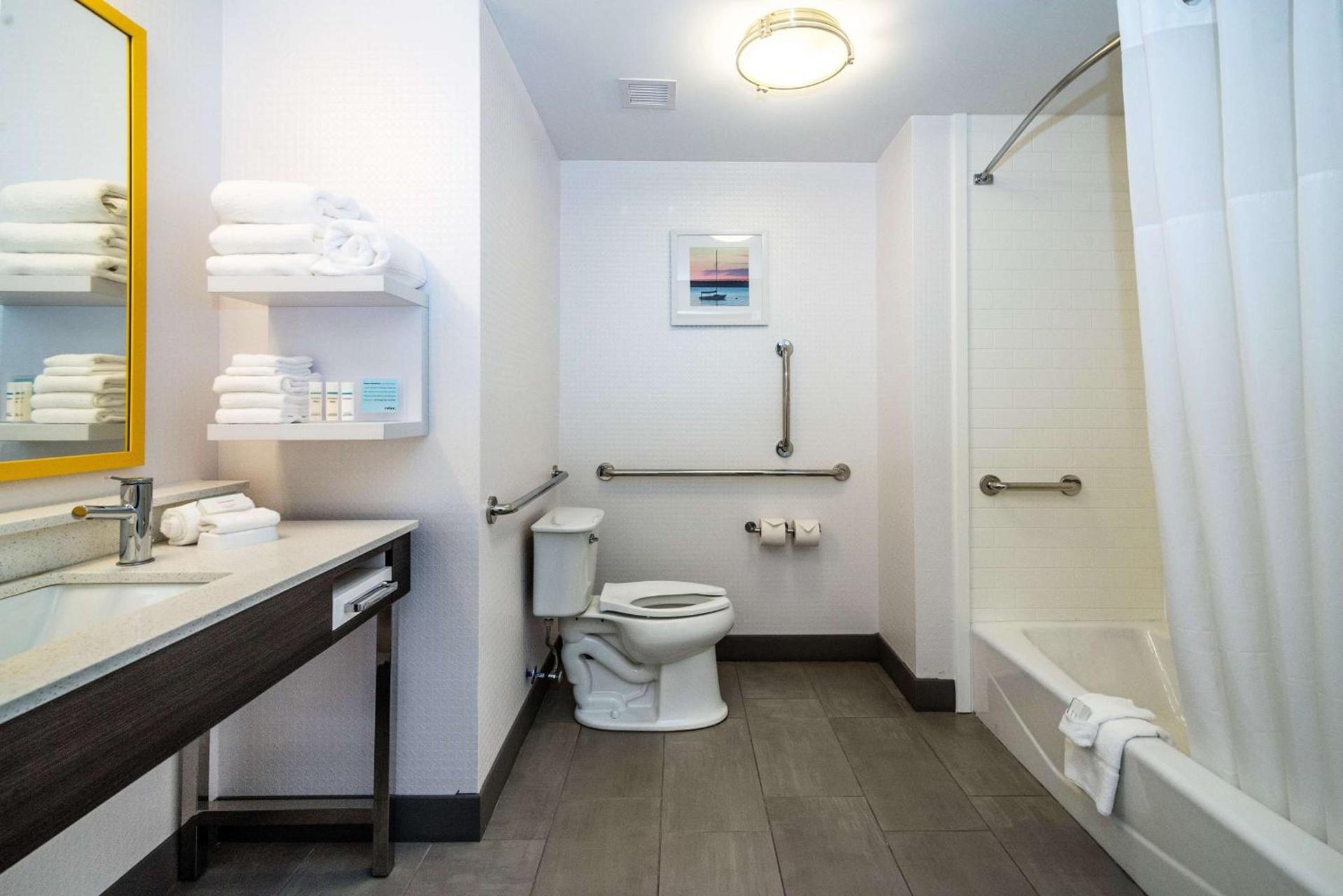 Hampton Inn & Suites - Allen Park photo 21