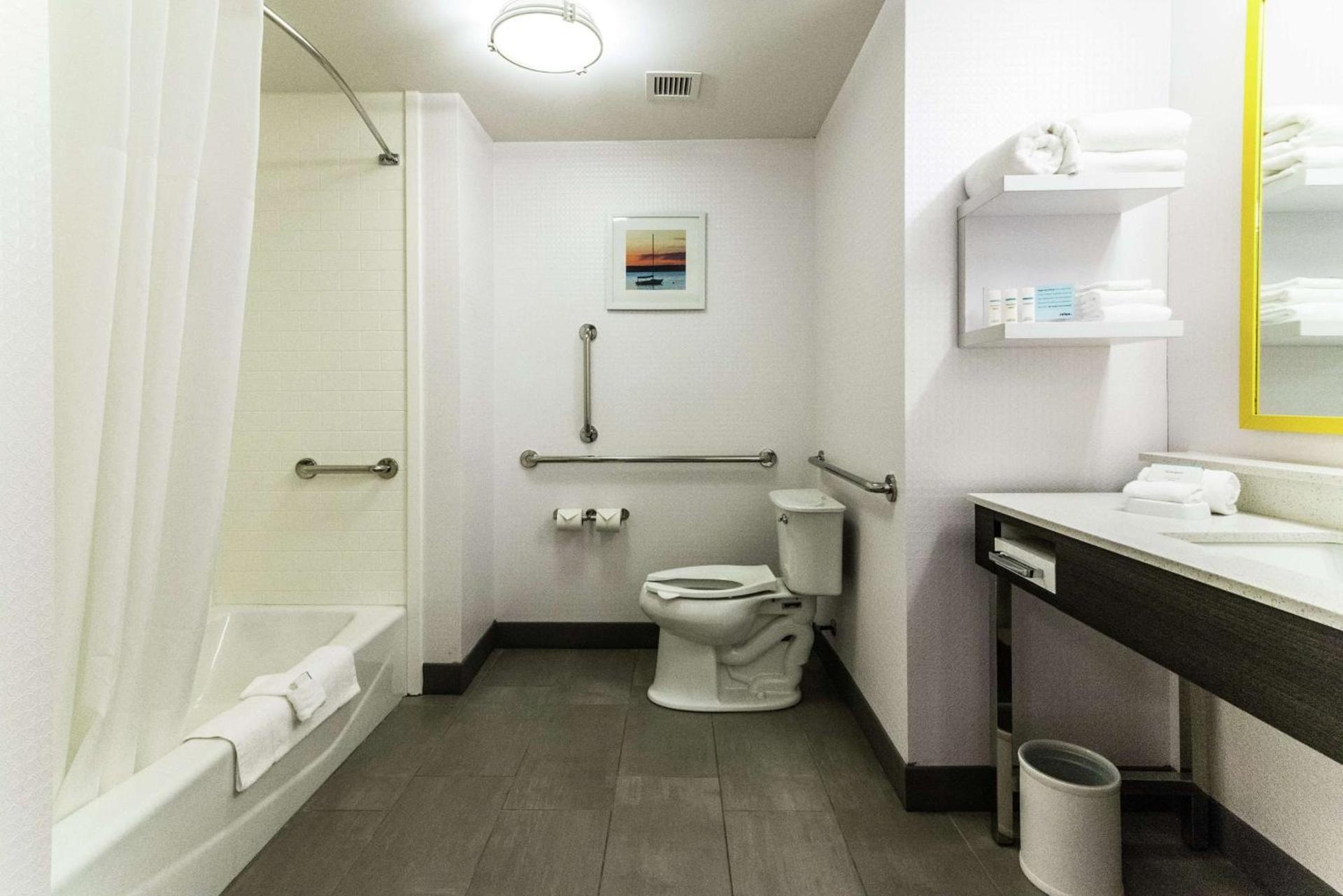 Hampton Inn & Suites - Allen Park photo 26