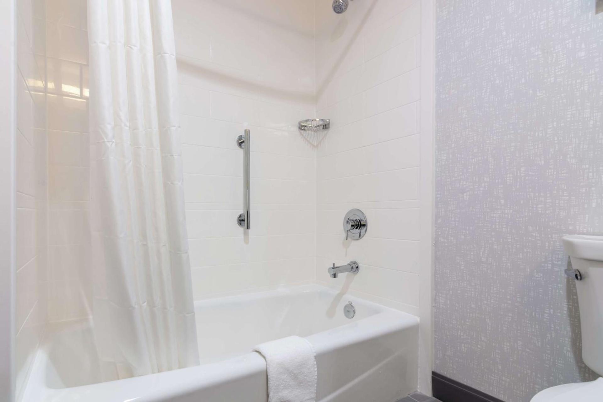 Hampton Inn & Suites Dallas East photo 35