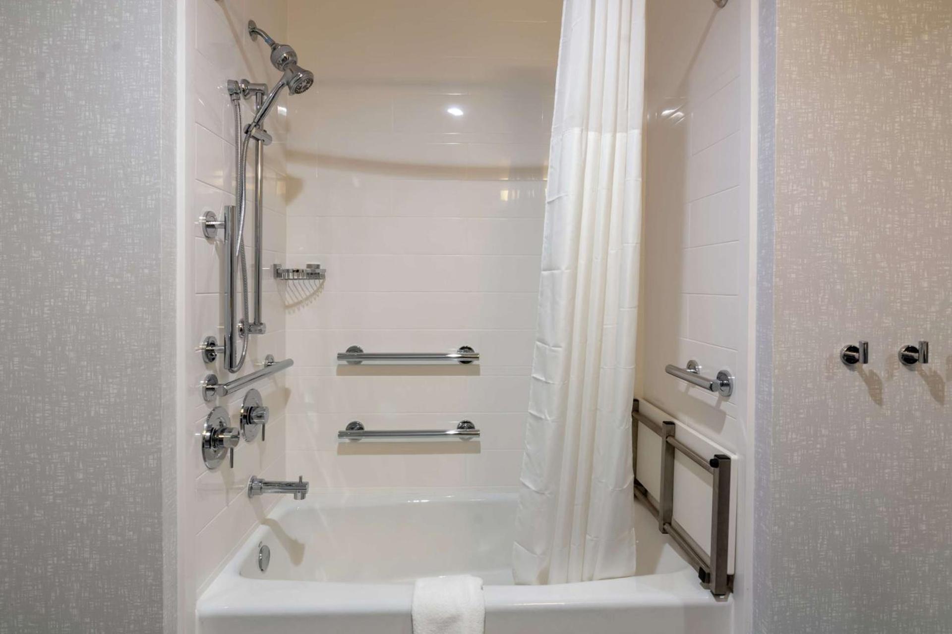 Hampton Inn & Suites Dallas East photo 38