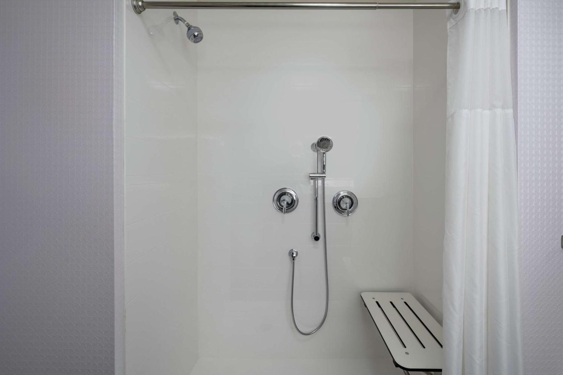 Hampton Inn Weston, WV photo 2
