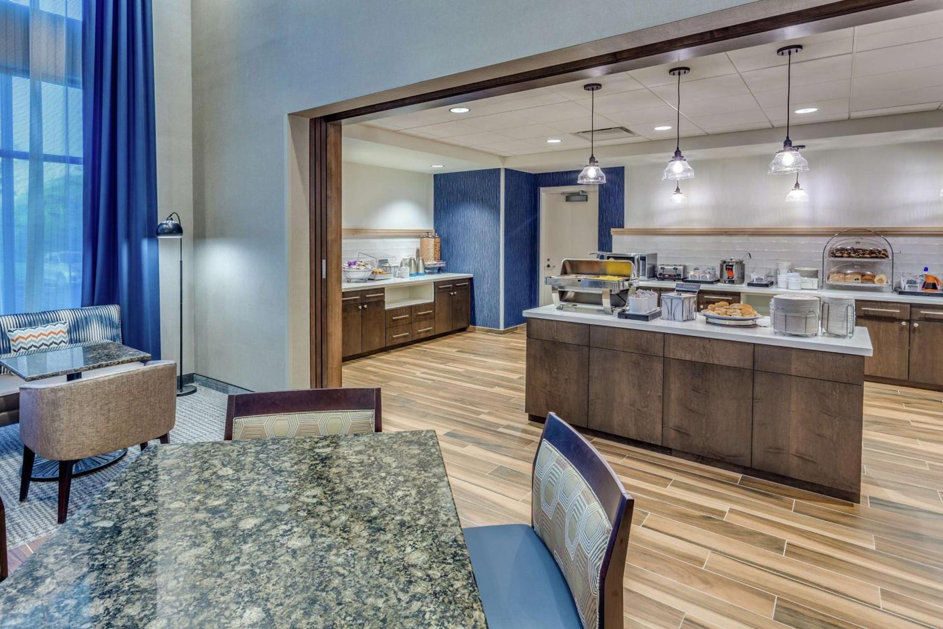 Hampton Inn & Suites Kittery-Portsmouth photo 10