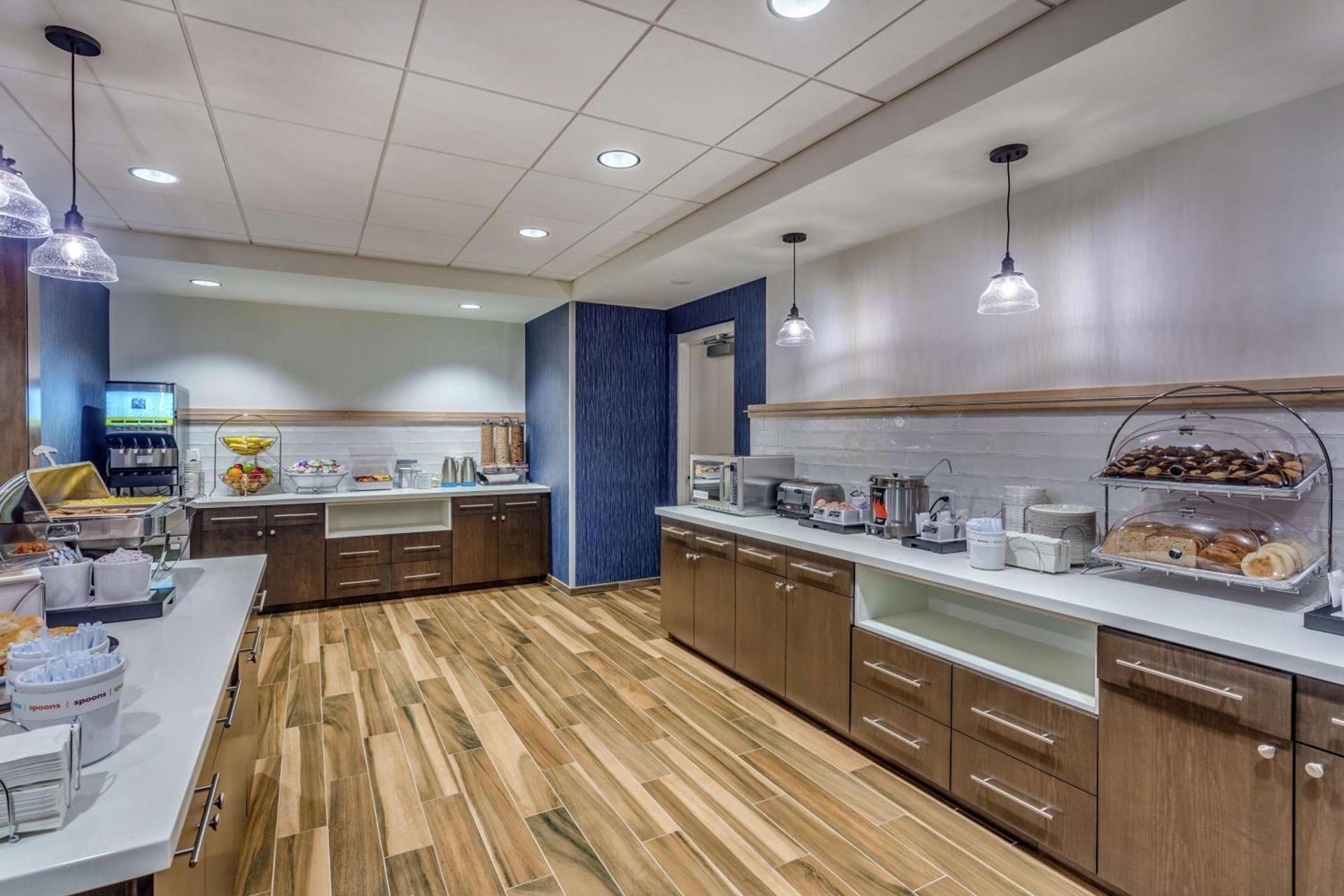 Hampton Inn & Suites Kittery-Portsmouth photo 11