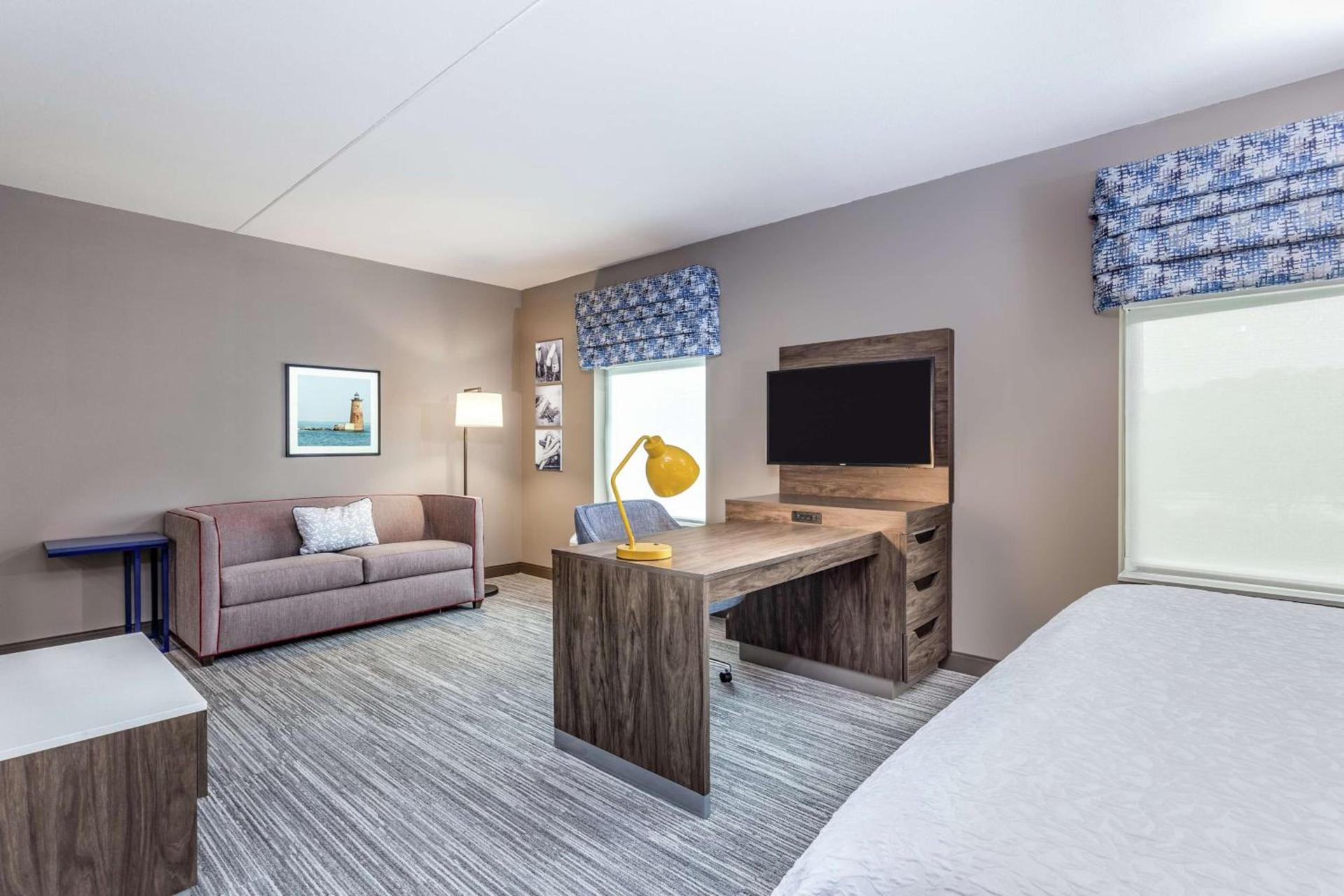 Hampton Inn & Suites Kittery-Portsmouth photo 18