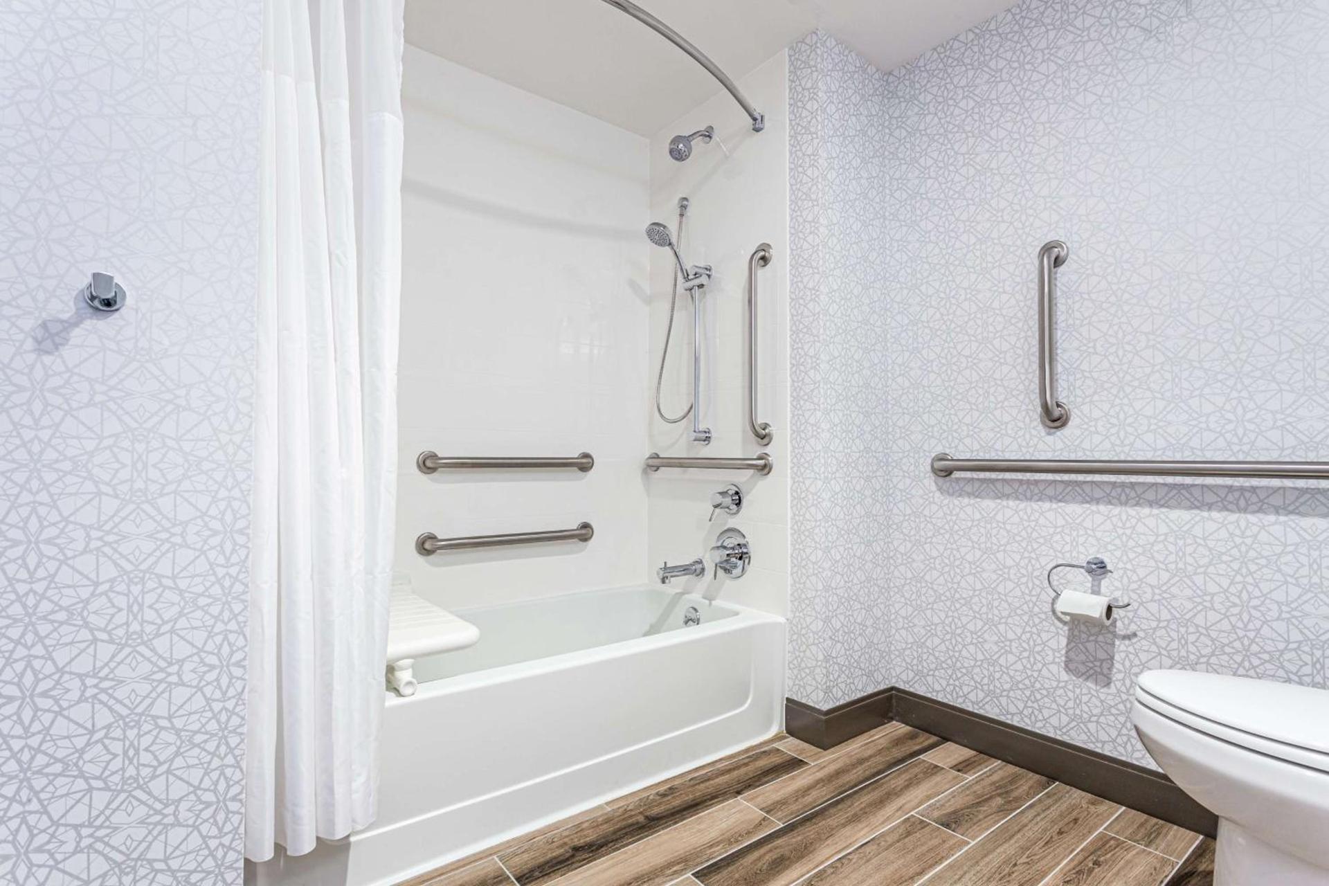 Hampton Inn & Suites Kittery-Portsmouth photo 27
