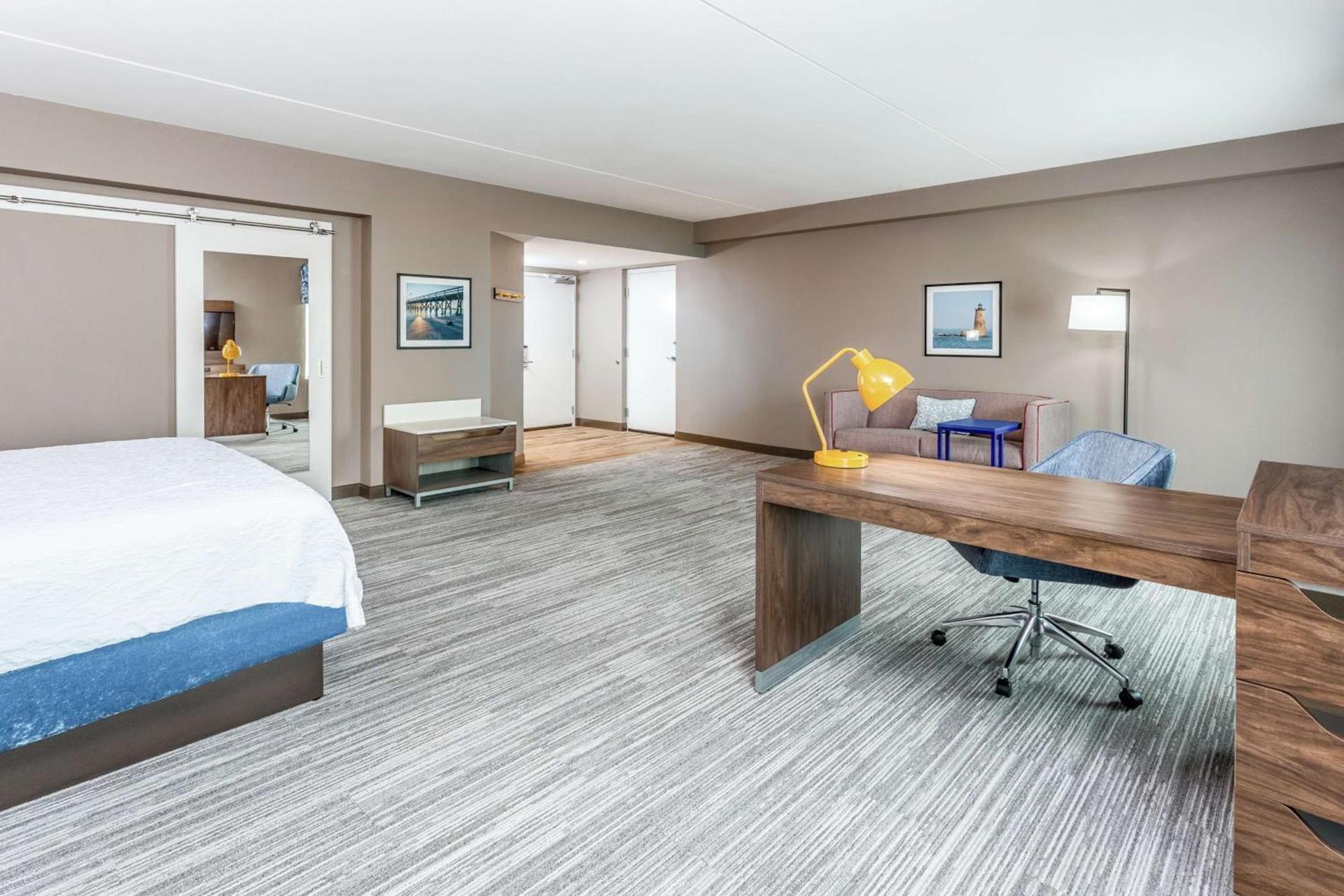 Hampton Inn & Suites Kittery-Portsmouth photo 28