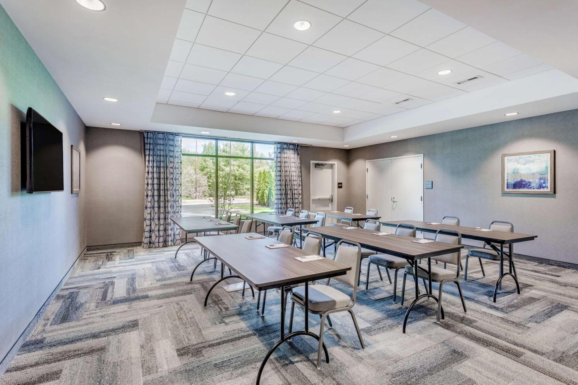 Hampton Inn & Suites Kittery-Portsmouth photo 33