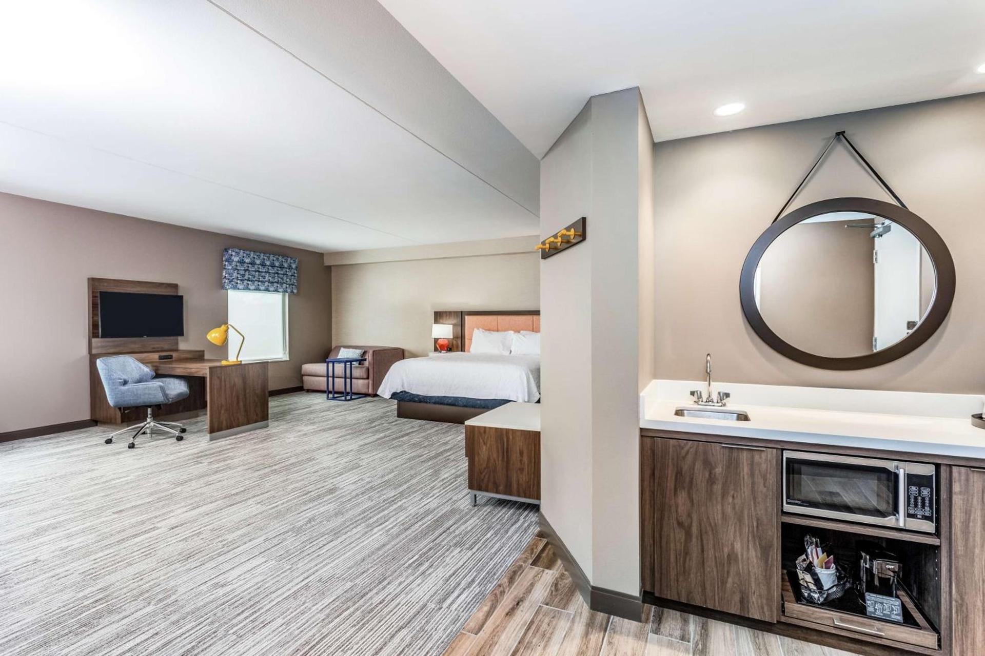 Hampton Inn & Suites Kittery-Portsmouth photo 29