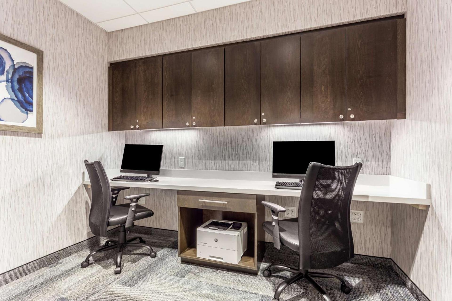 Hampton Inn & Suites Kittery-Portsmouth photo 37