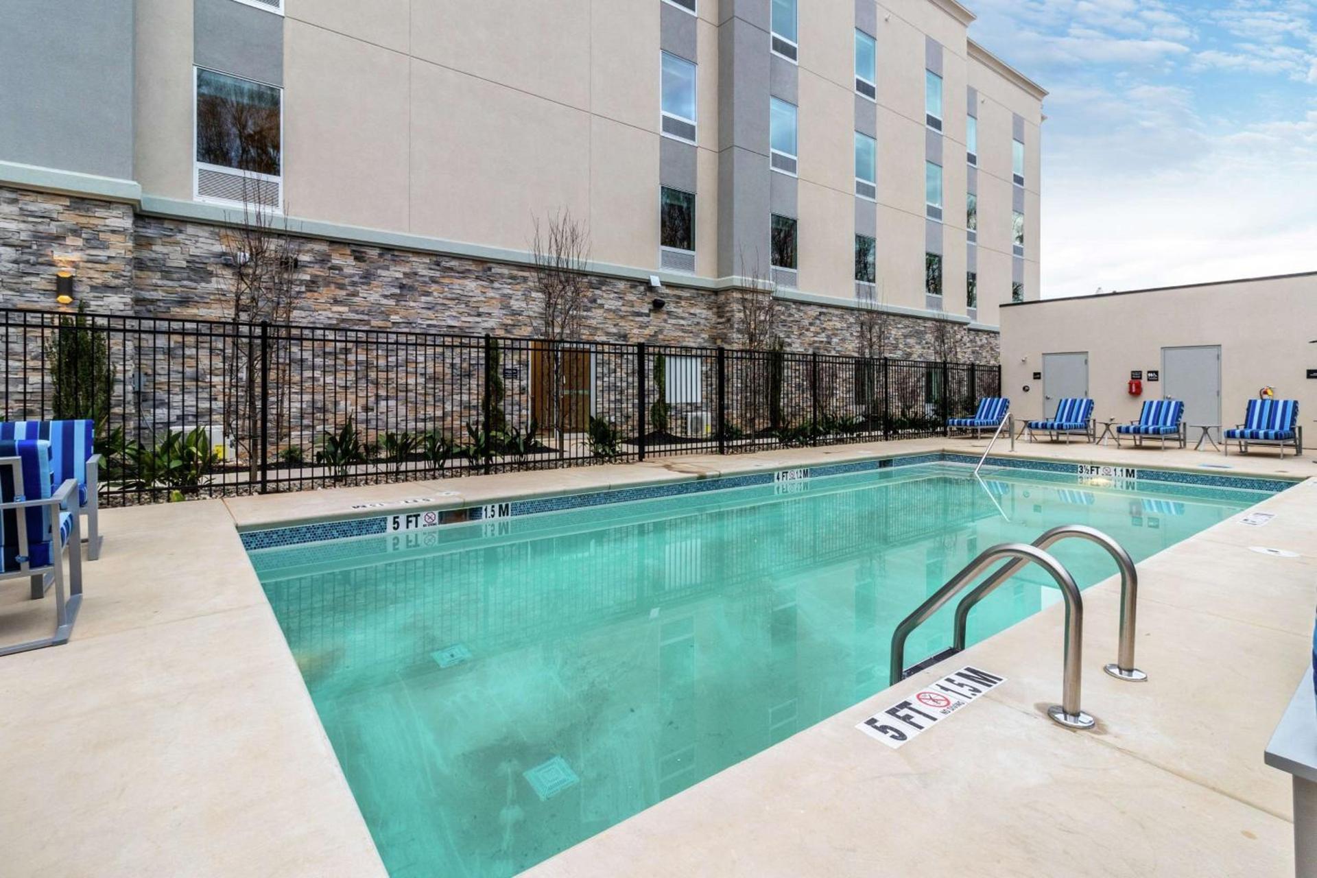 Hampton Inn Locust Grove photo 5