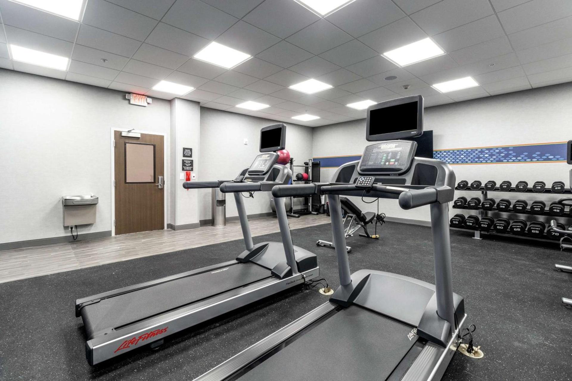 Hampton Inn Locust Grove photo 10