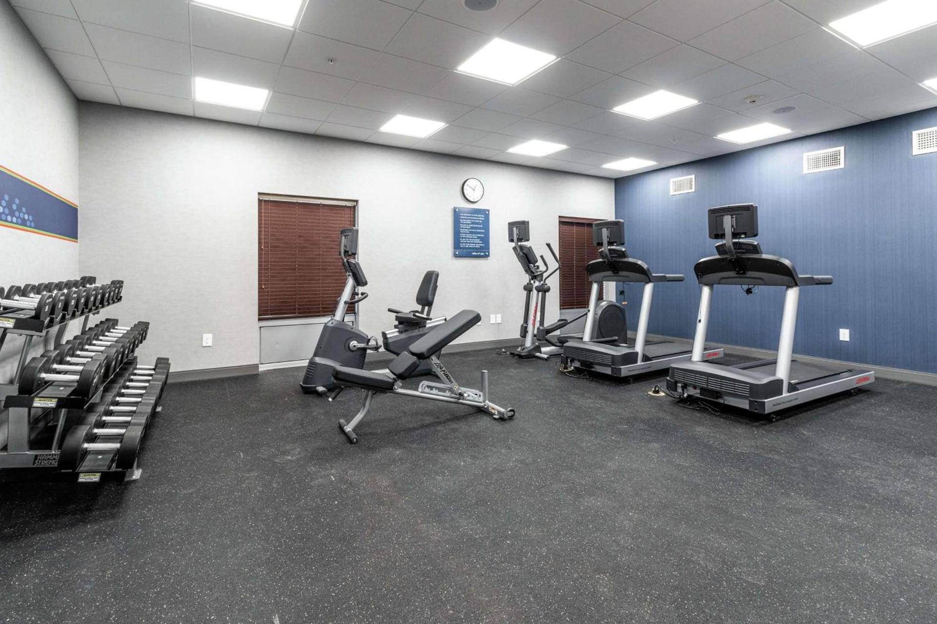 Hampton Inn Locust Grove photo 11