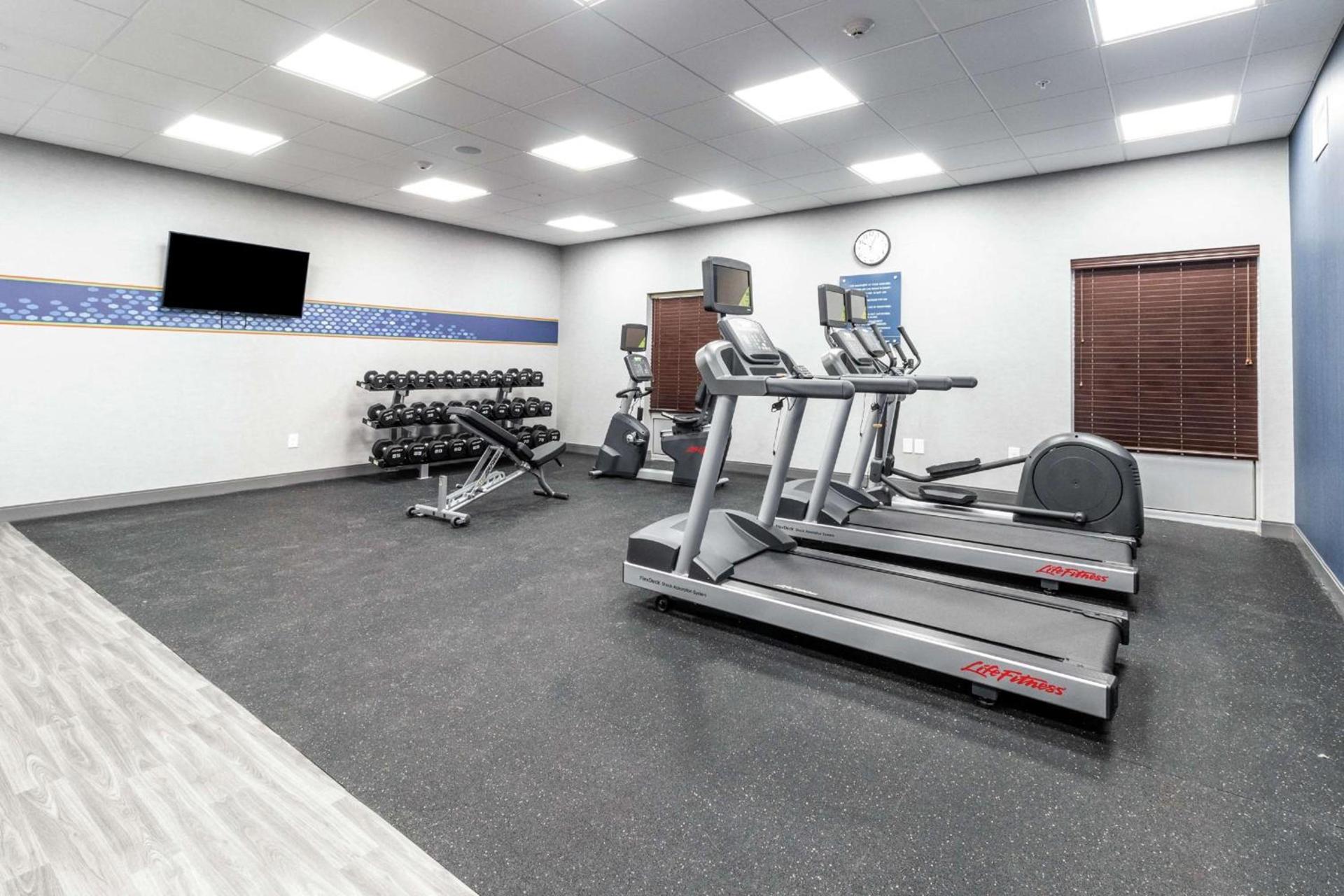Hampton Inn Locust Grove photo 13