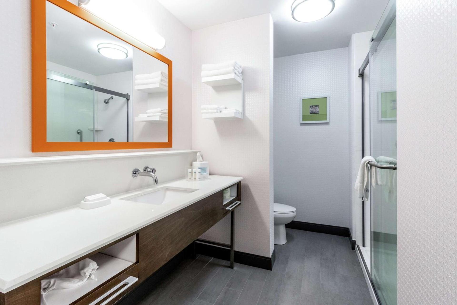 Hampton Inn Locust Grove photo 17