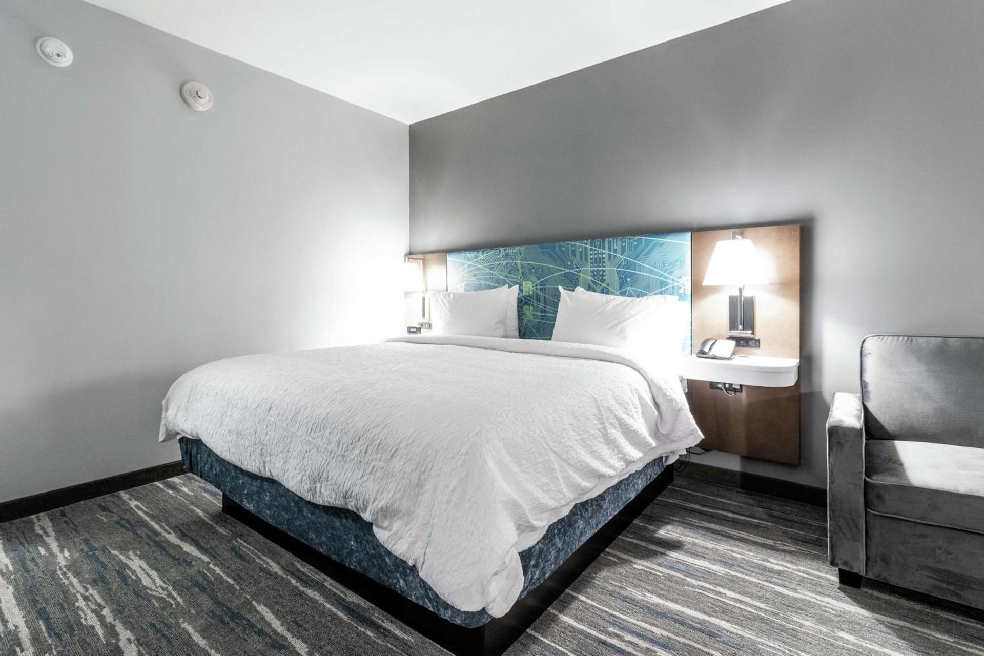 Hampton Inn Locust Grove photo 19