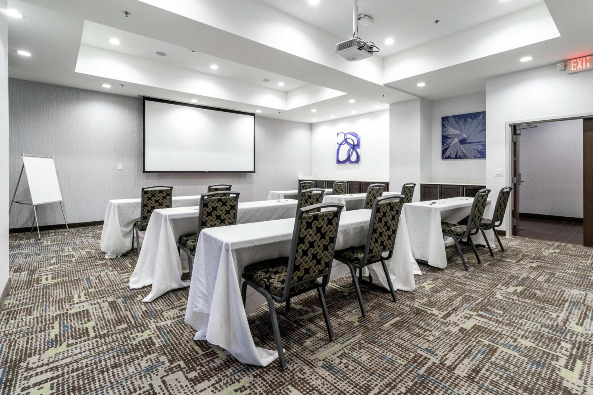 Hampton Inn Locust Grove photo 27