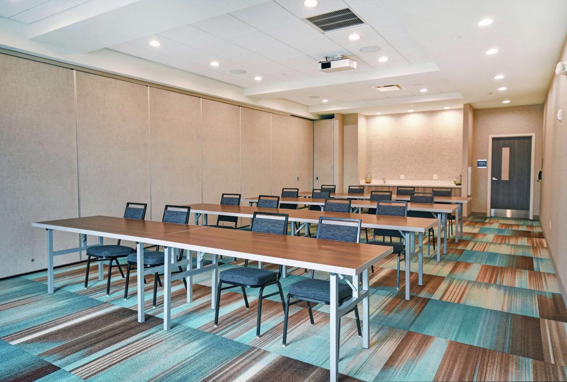 Home2 Suites By Hilton Beloit photo 32