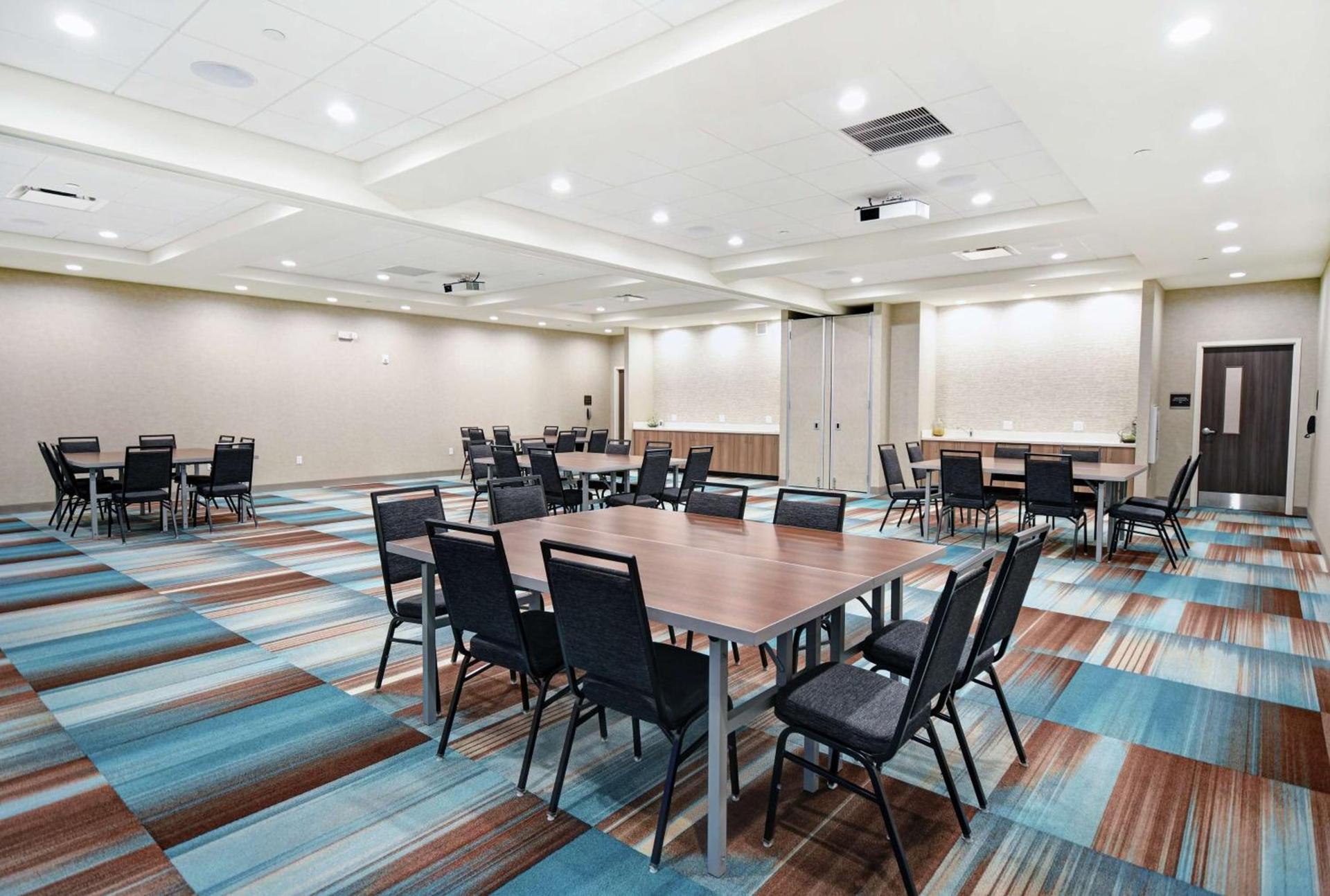 Home2 Suites By Hilton Beloit photo 33