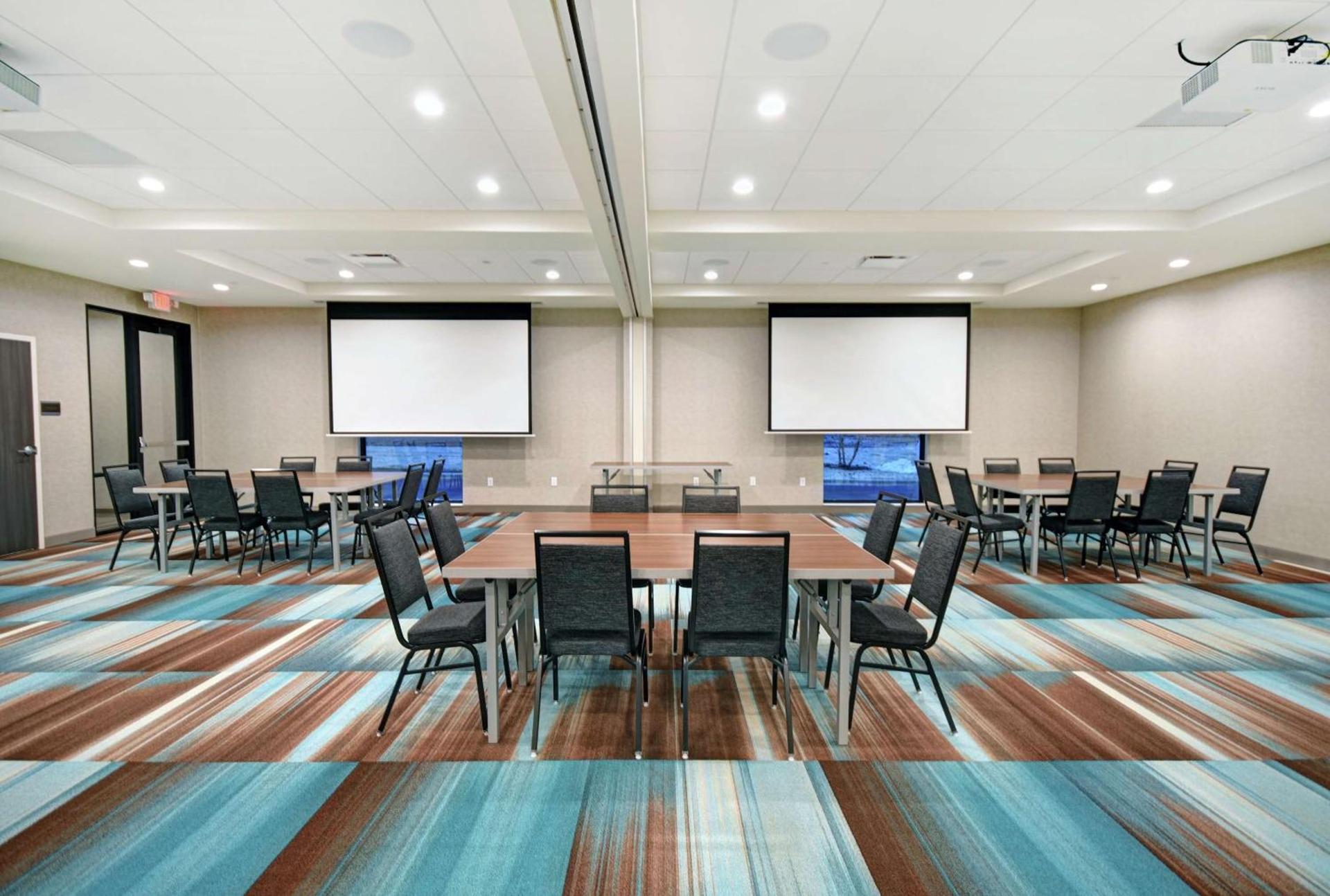 Home2 Suites By Hilton Beloit photo 34