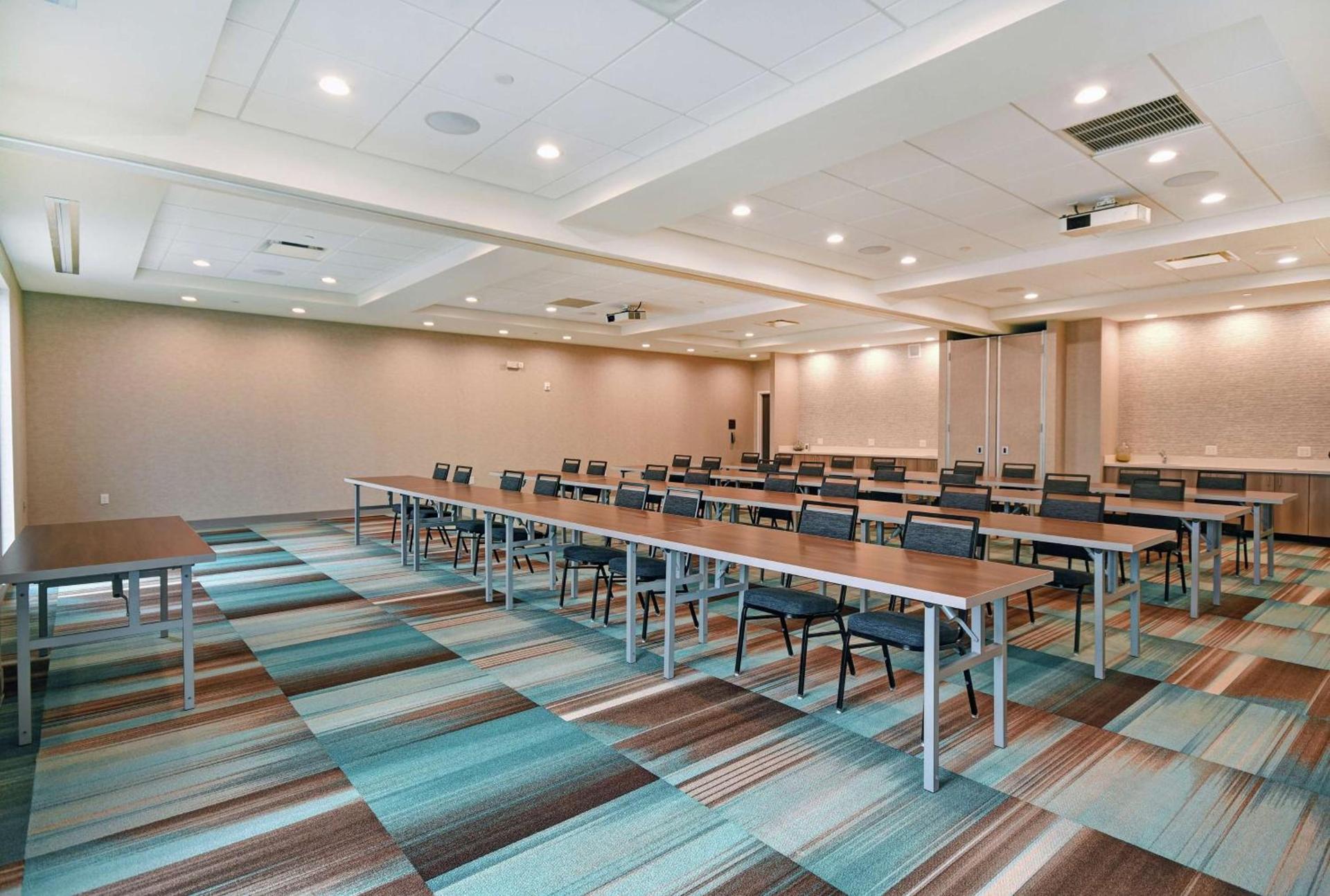 Home2 Suites By Hilton Beloit photo 38