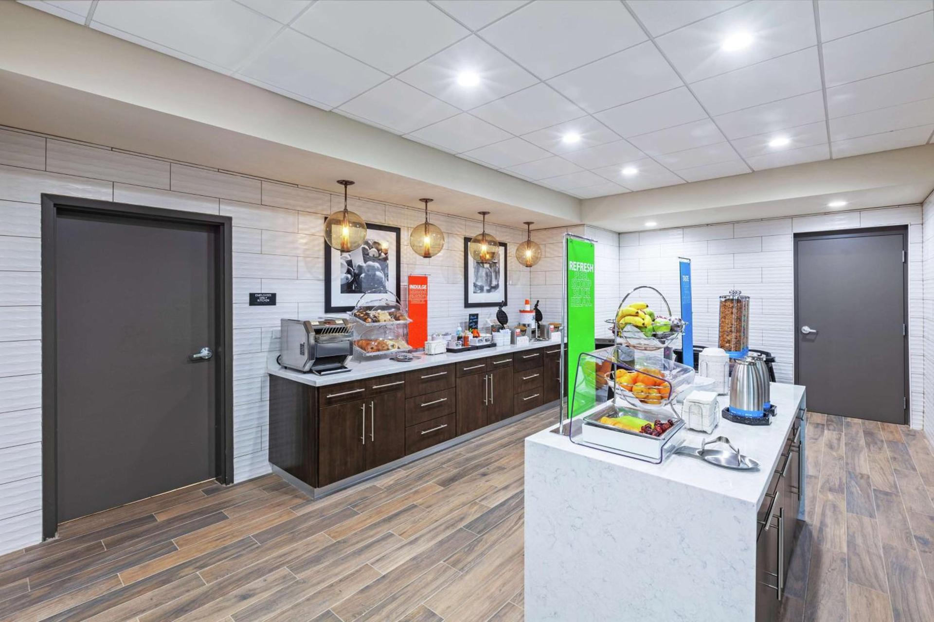 Hampton Inn Gardner photo 7