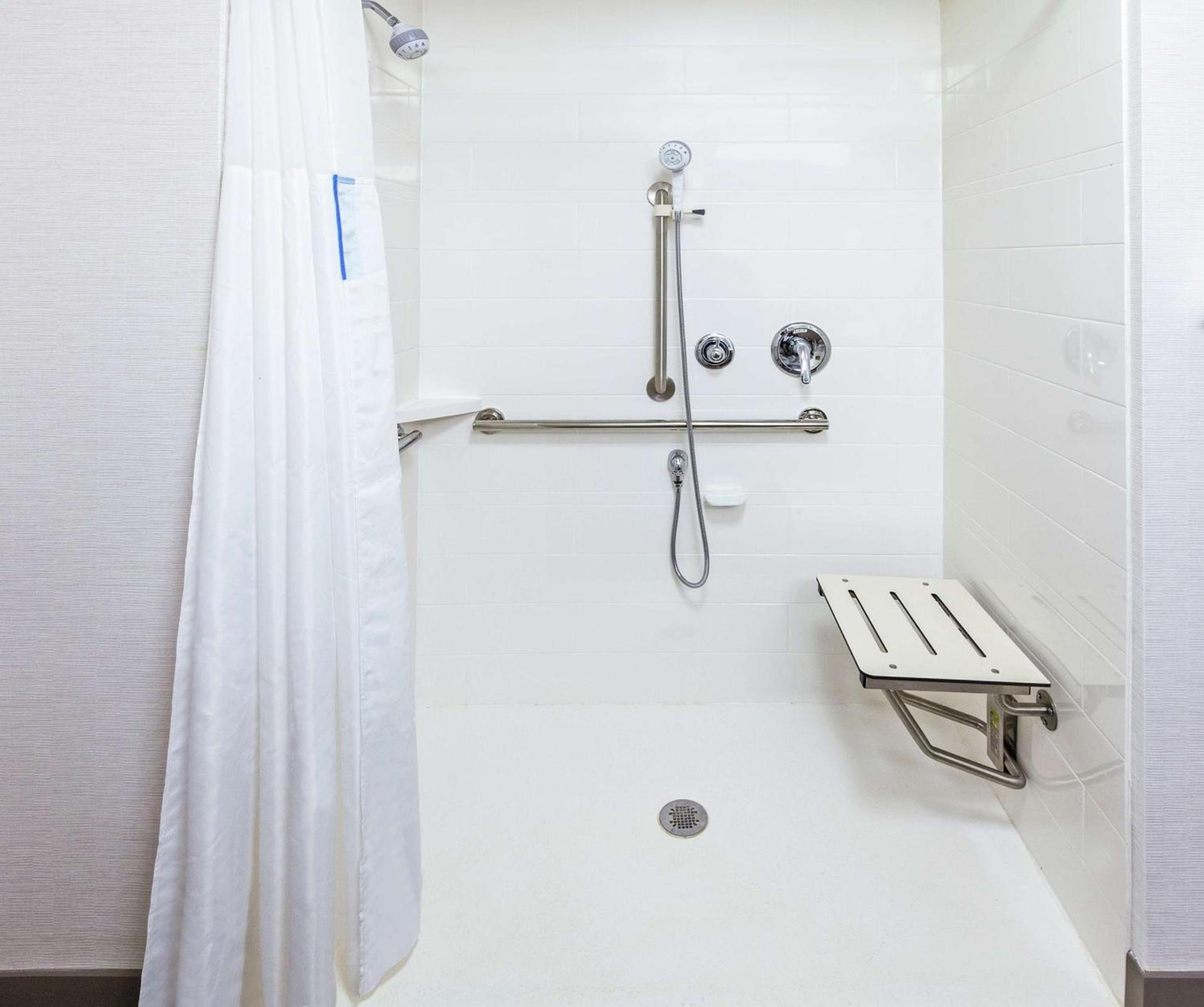 Hampton Inn Gardner photo 11