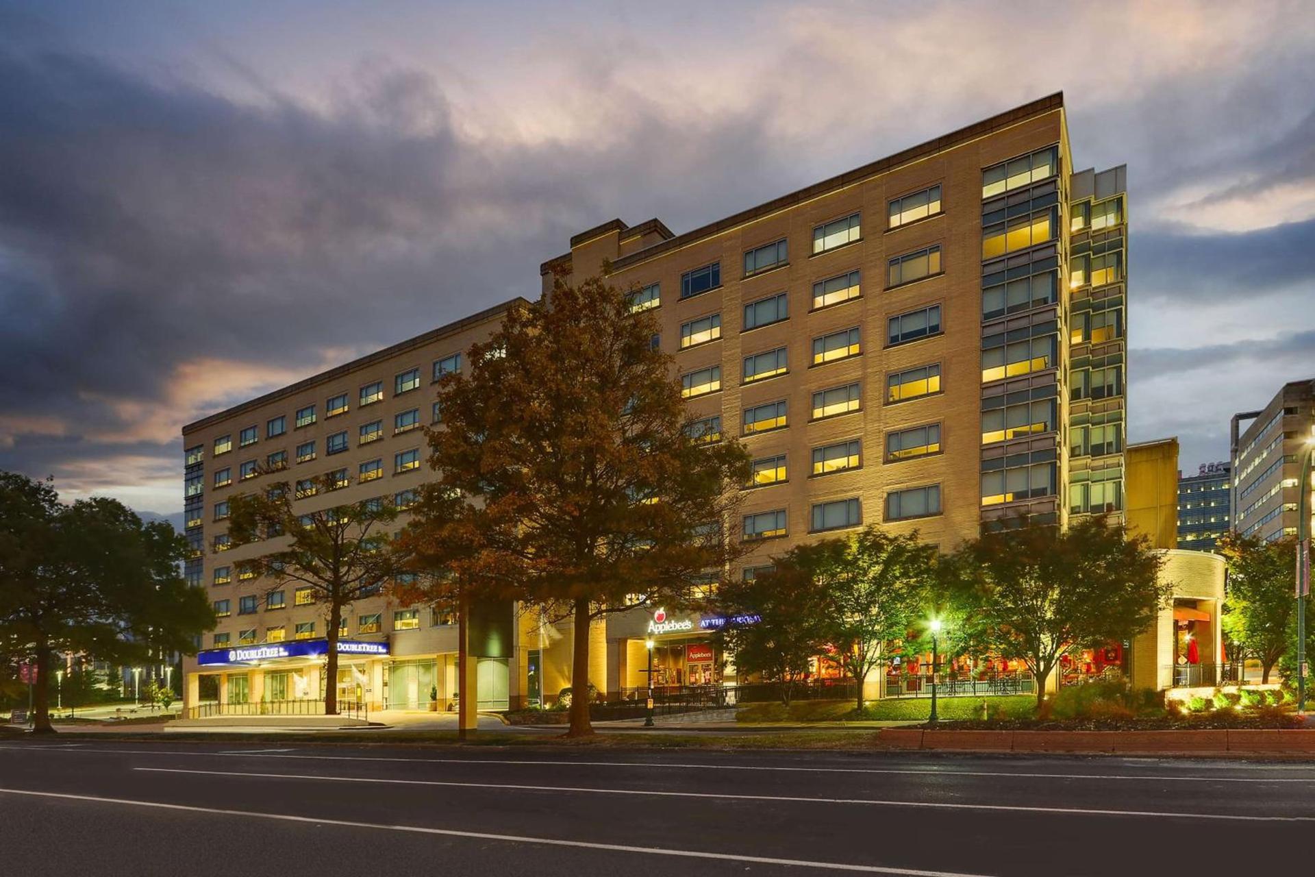 DoubleTree by Hilton St. Louis Forest Park photo 1