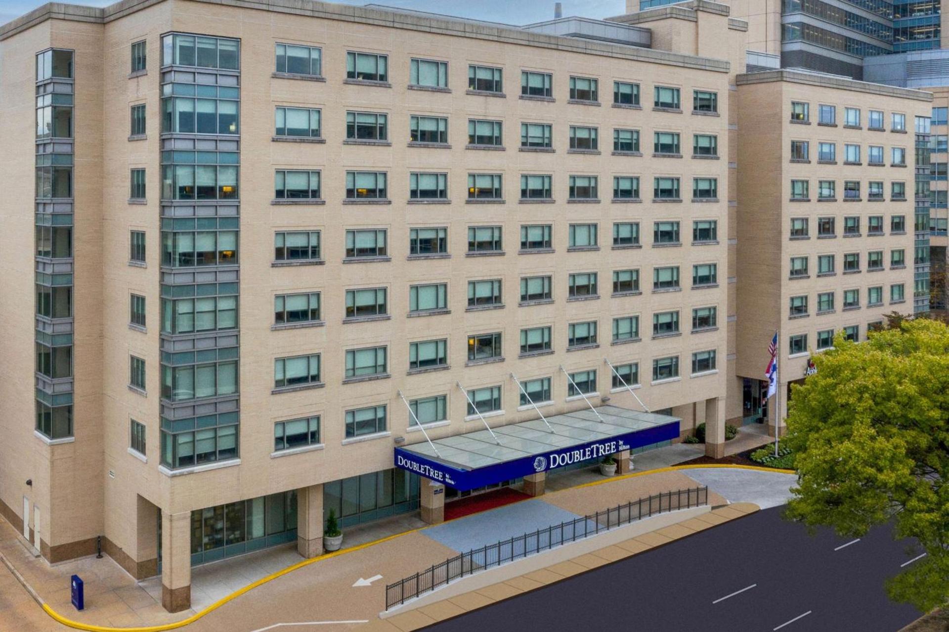 DoubleTree by Hilton St. Louis Forest Park photo 2