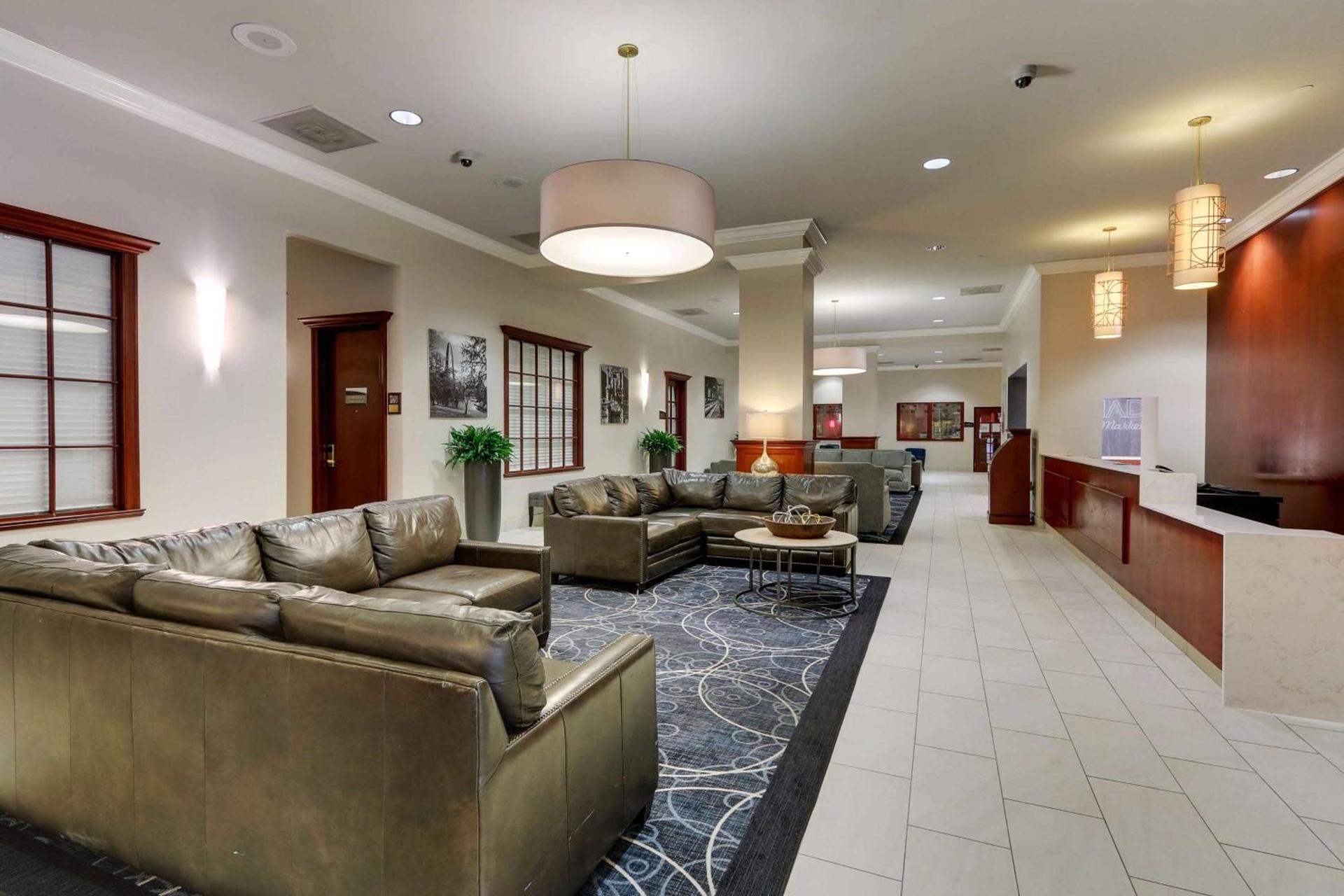 DoubleTree by Hilton St. Louis Forest Park photo 4