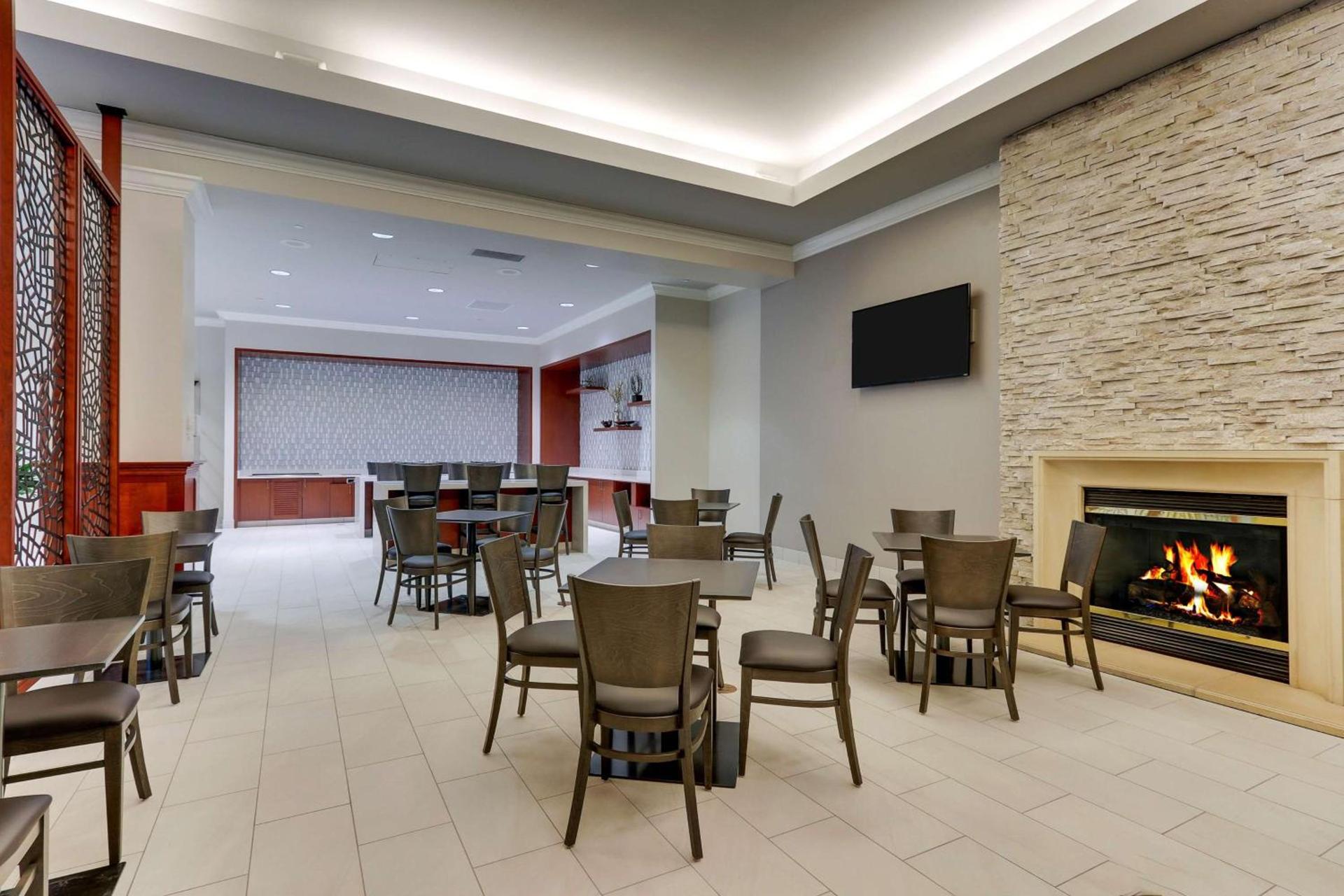 DoubleTree by Hilton St. Louis Forest Park photo 8