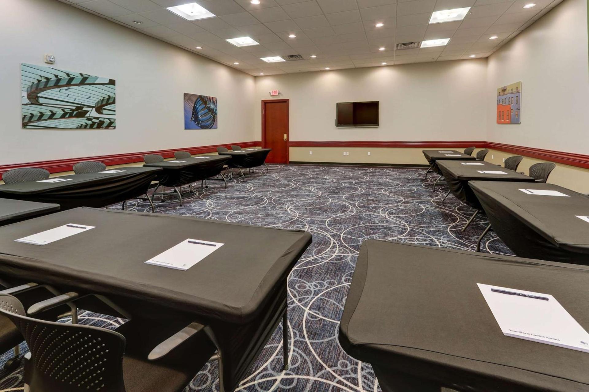DoubleTree by Hilton St. Louis Forest Park photo 26