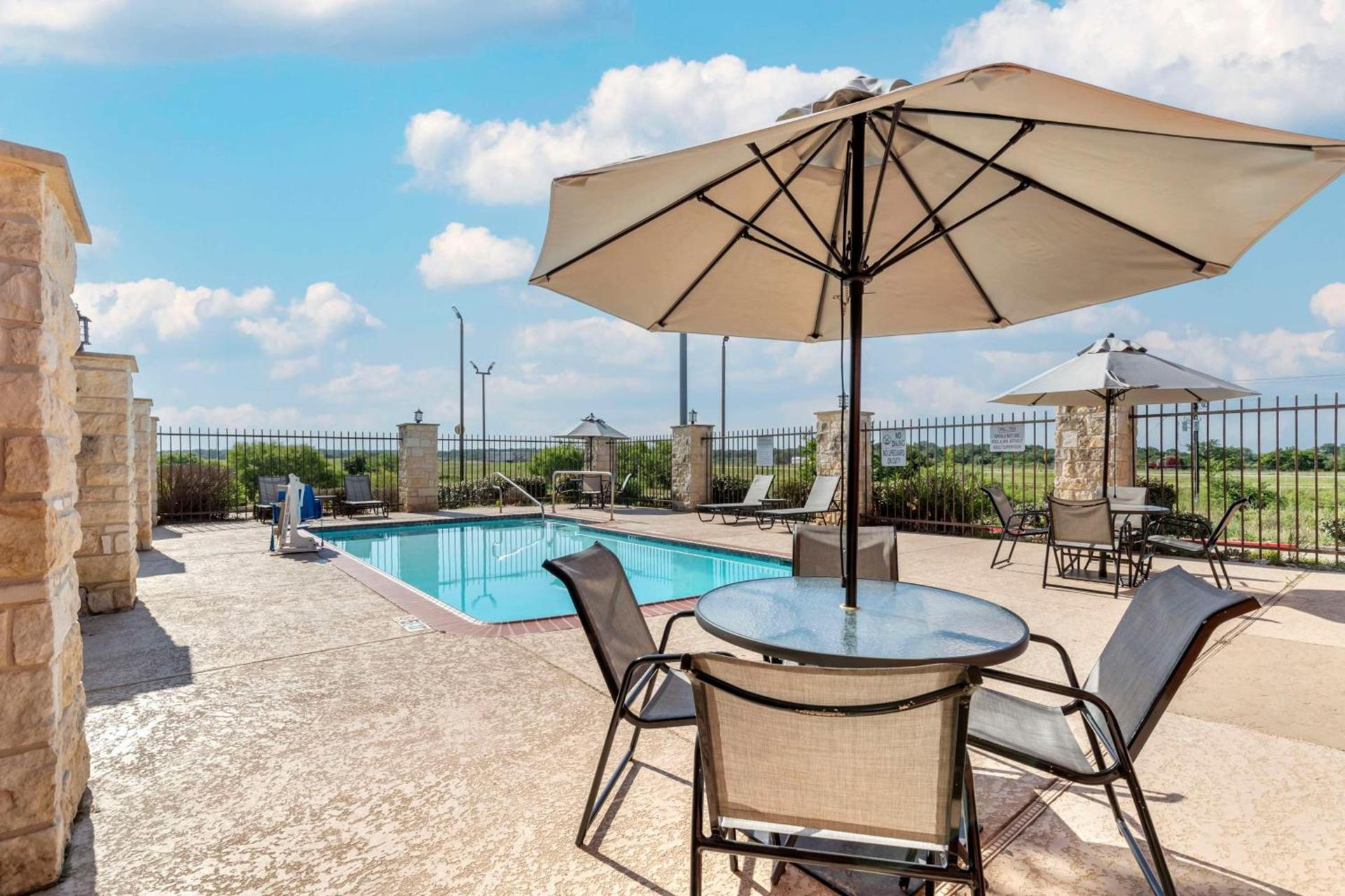 Best Western Plus Longhorn Inn & Suites photo 3
