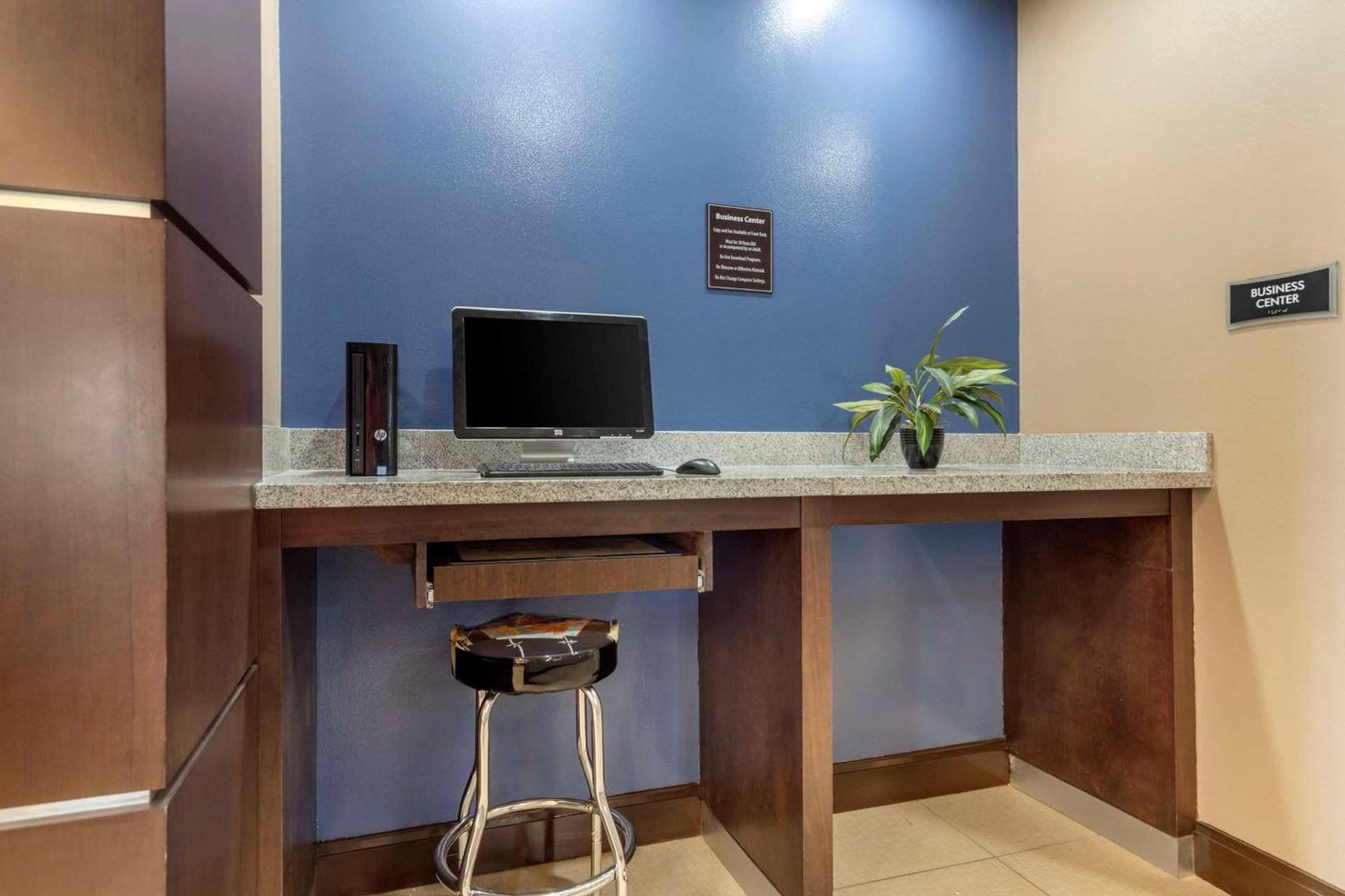Best Western Plus Longhorn Inn & Suites photo 31