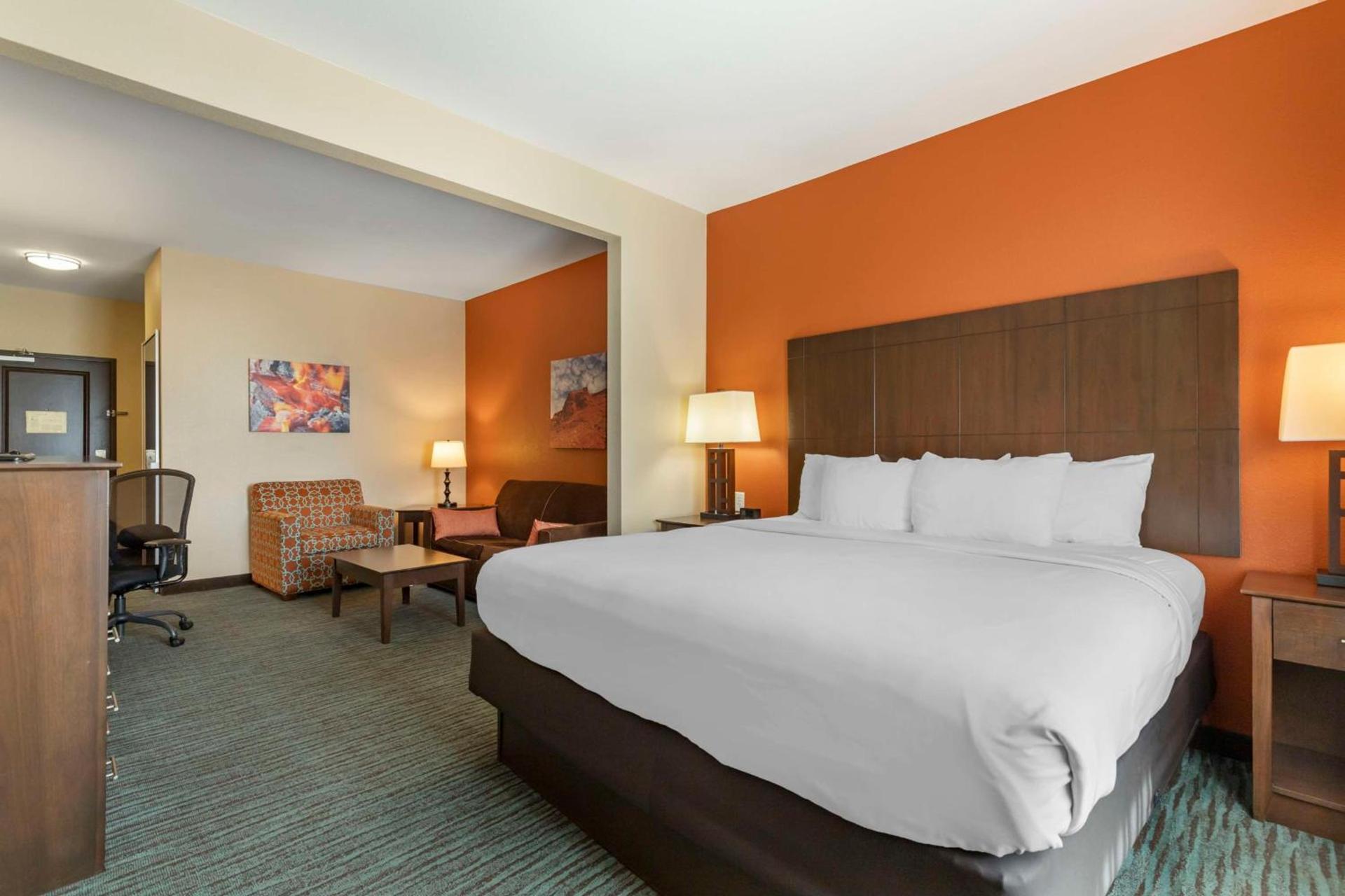 Best Western Plus Longhorn Inn & Suites photo 5