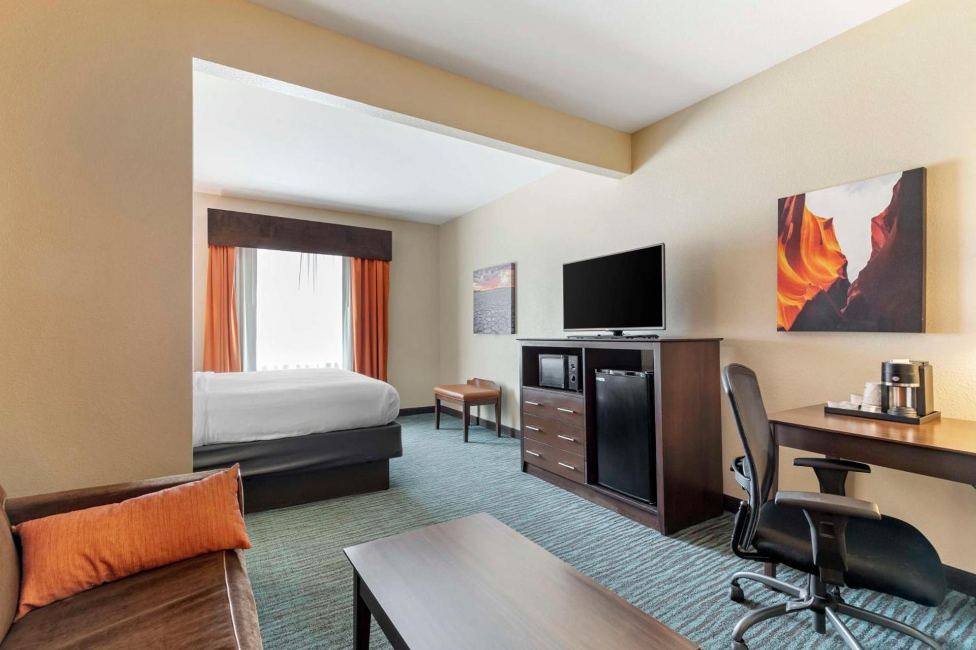 Best Western Plus Longhorn Inn & Suites photo 18