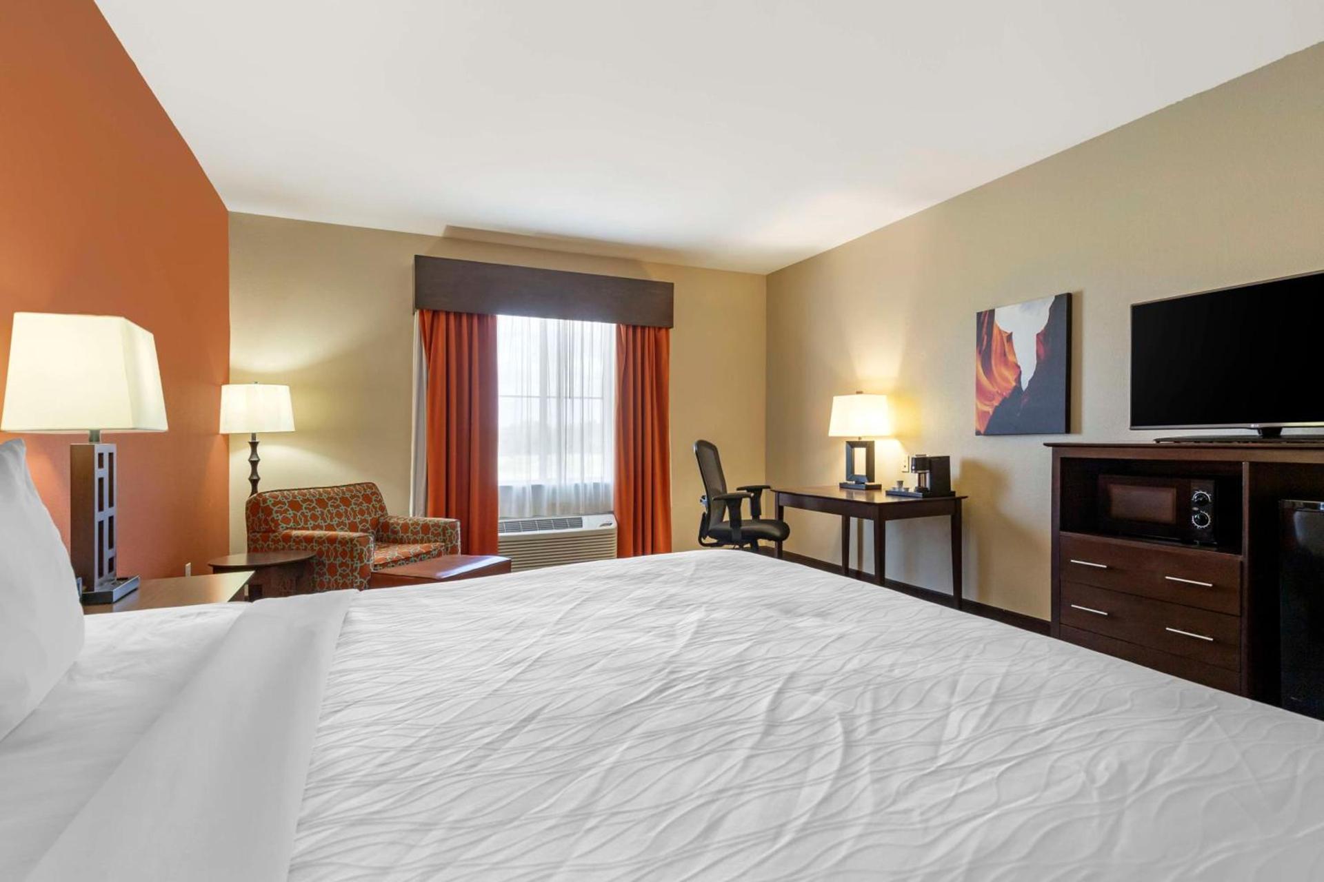Best Western Plus Longhorn Inn & Suites photo 12