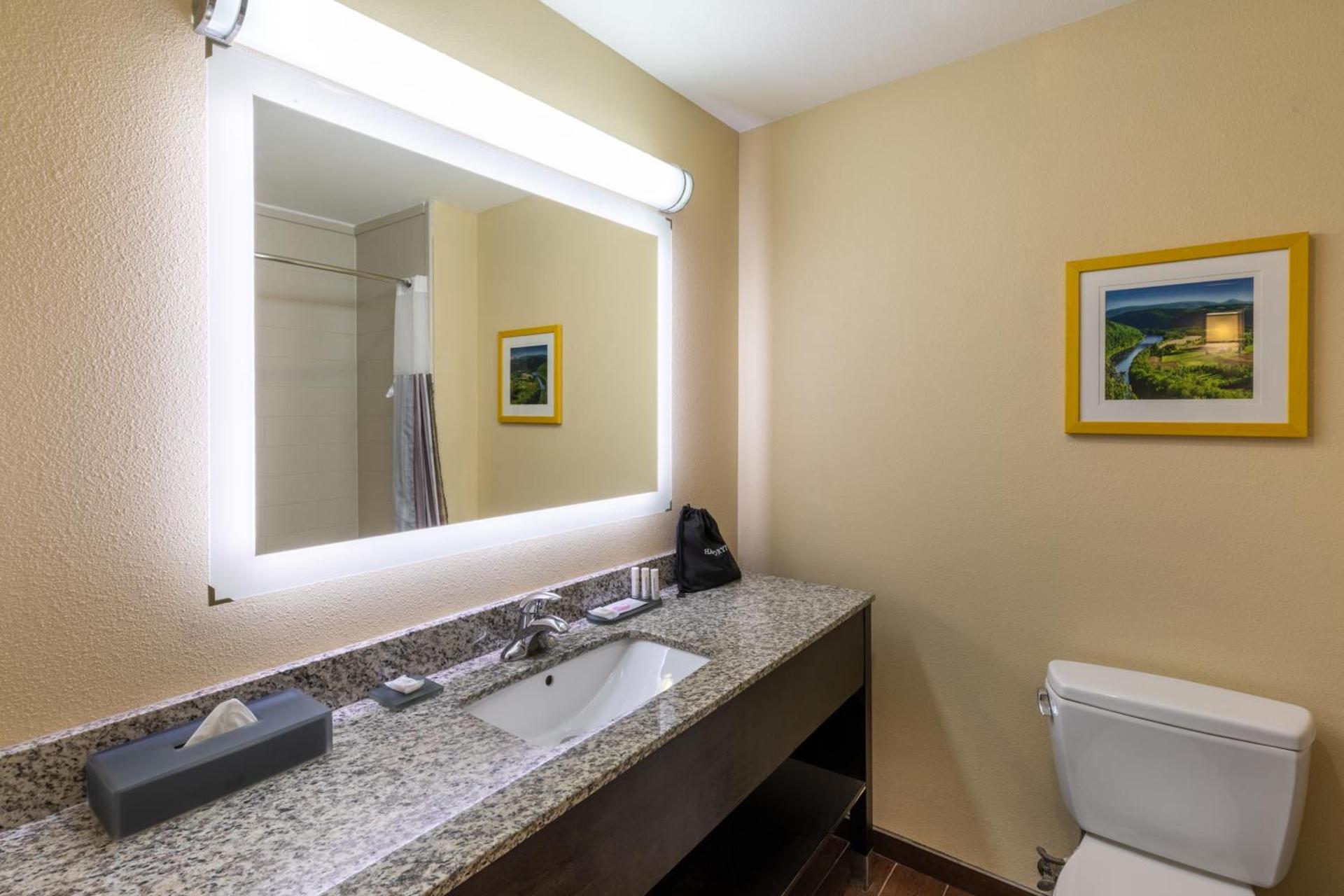 La Quinta Inn & Suites by Wyndham Durant photo 24