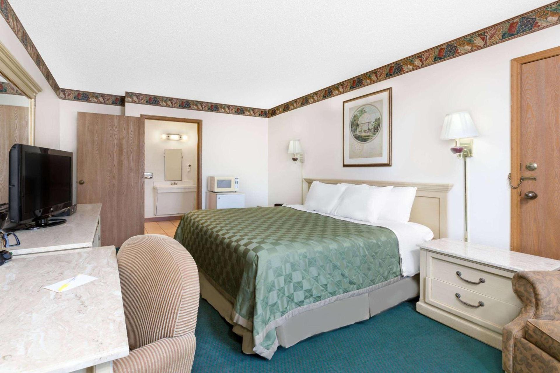 Days Inn by Wyndham Concordia photo 8