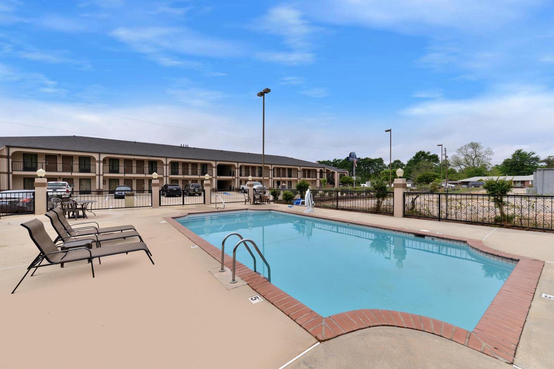Mockingbird Inn & Suites photo 25