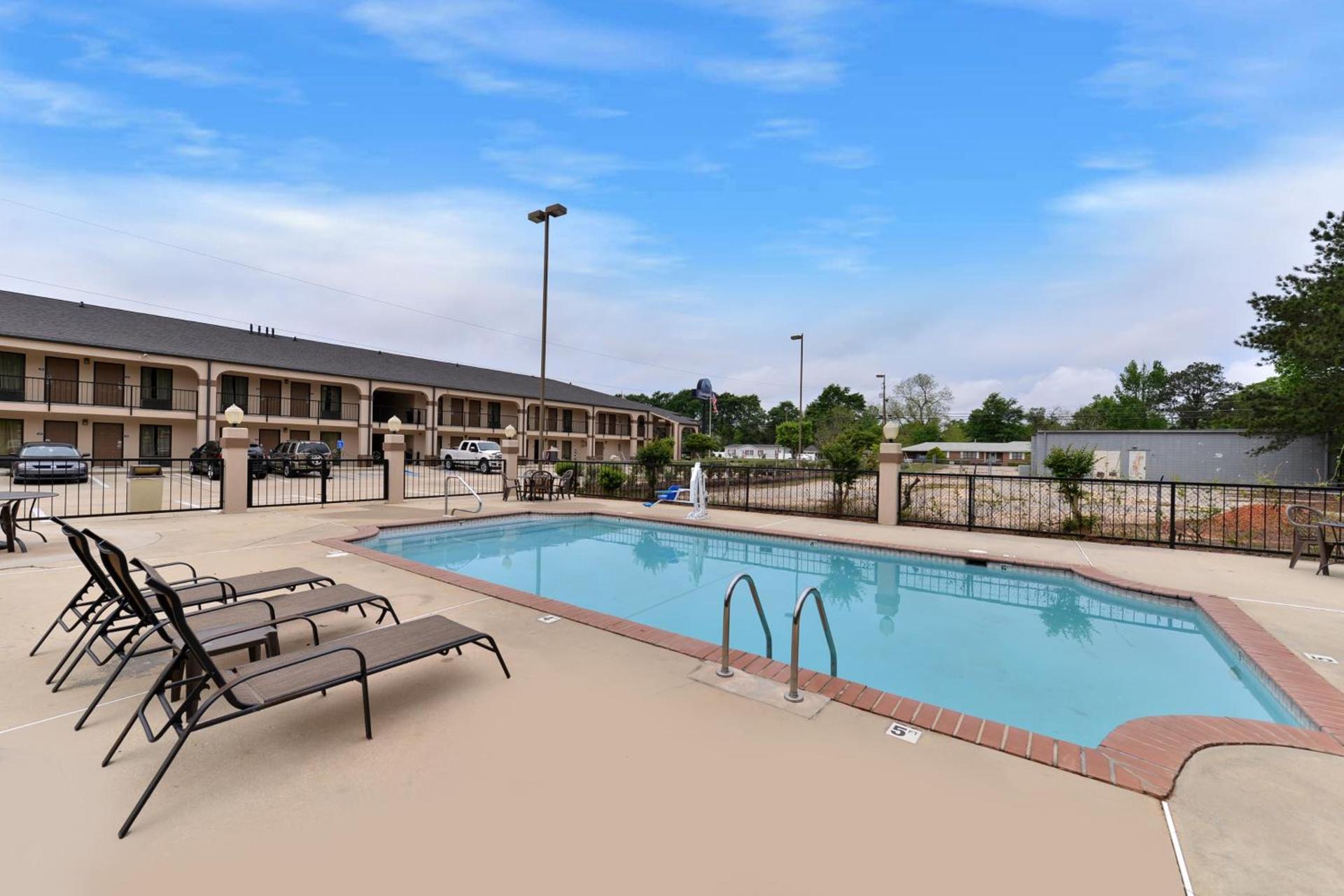 Mockingbird Inn & Suites photo 28