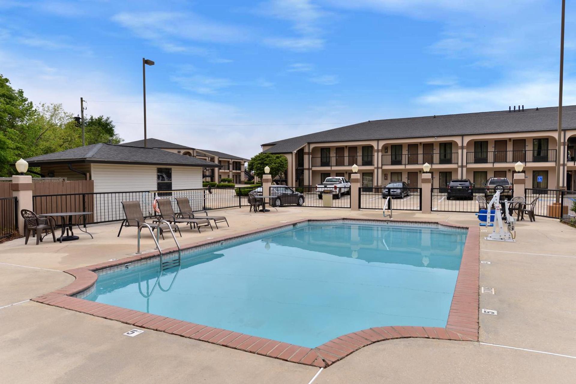 Mockingbird Inn & Suites photo 27