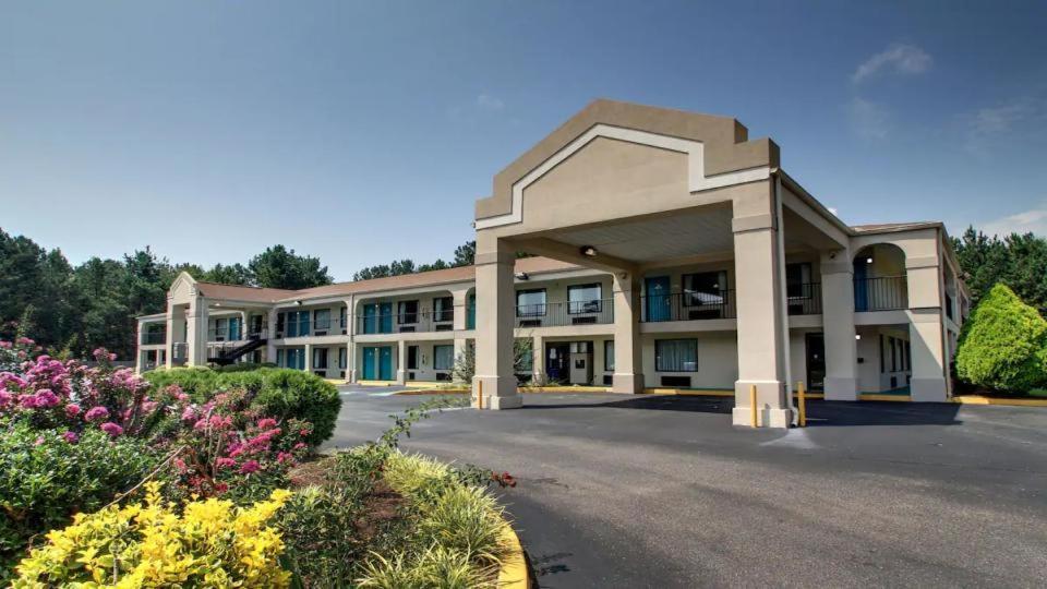 Key West Inn - Roanoke photo 1