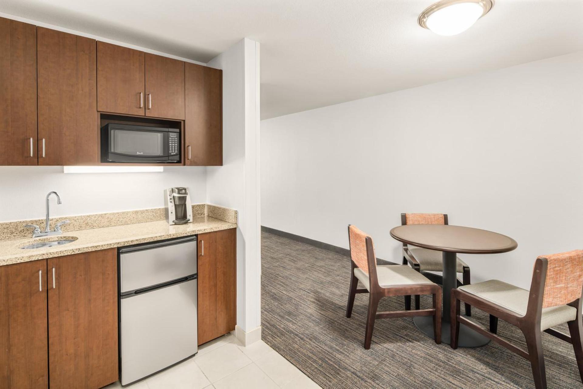 Holiday Inn Express & Suites Wilmington-Newark by IHG photo 52
